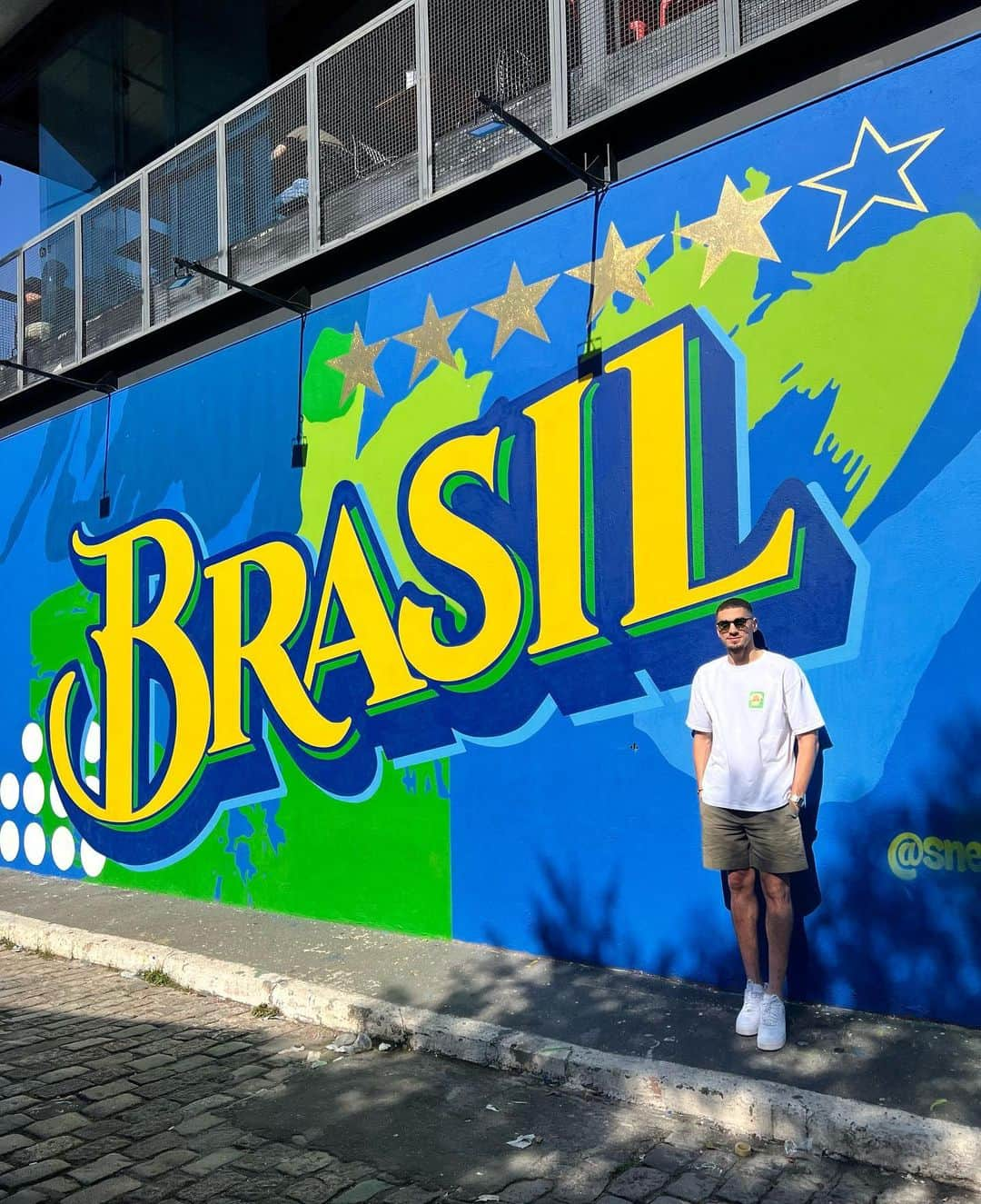 レオン・バログンのインスタグラム：「Oi Brasil 🇧🇷」