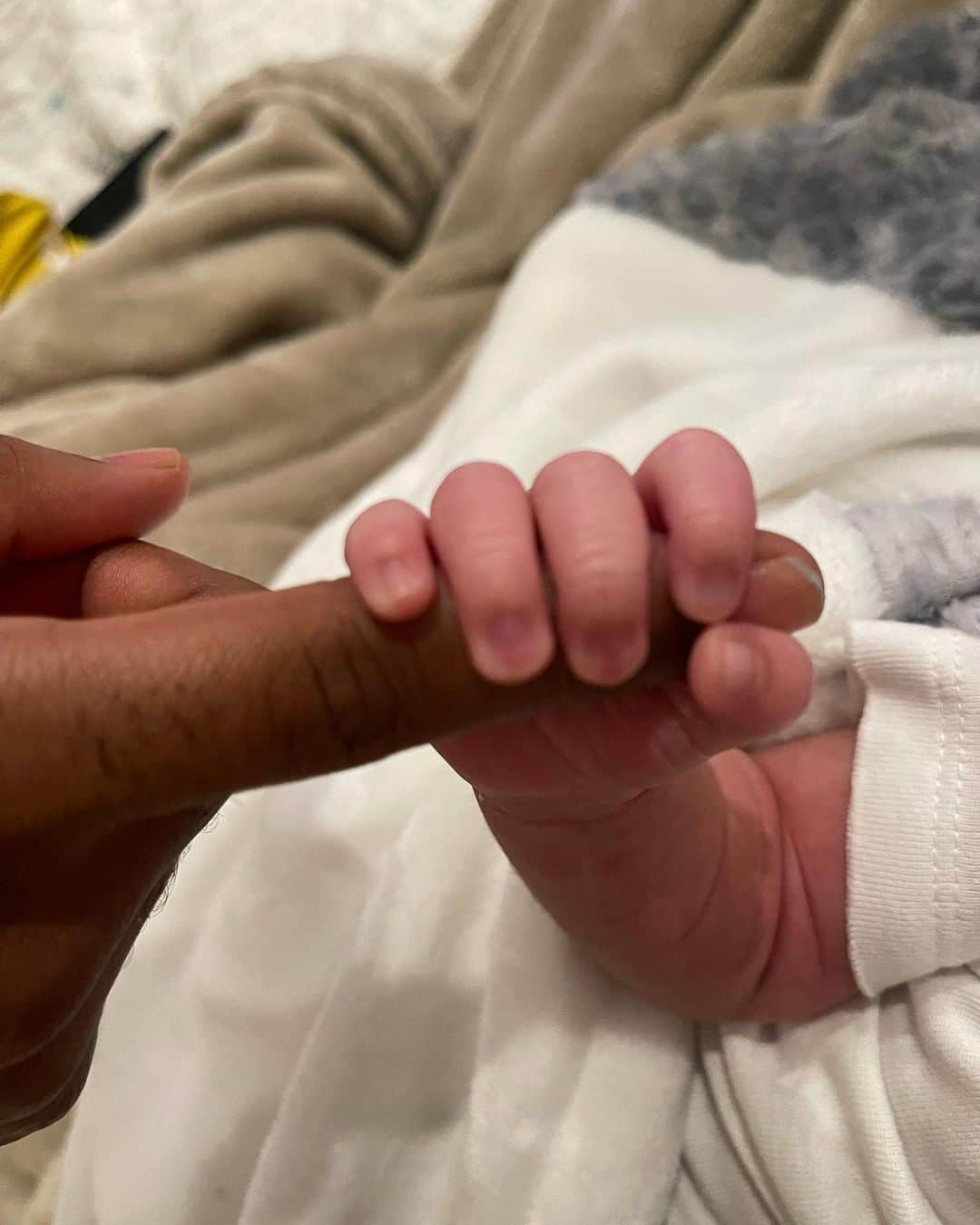 ビッグ・ショーンさんのインスタグラム写真 - (ビッグ・ショーンInstagram)「After 24 hours of Labor, A Lunar Eclipse, with rain from the beginning of labor til he was born, he’s here safe and sound. Happy, Healthy and everything we could ever ask for and more. Any and everything for you Son. 💙Noah💙 11/8/22」11月19日 7時13分 - bigsean