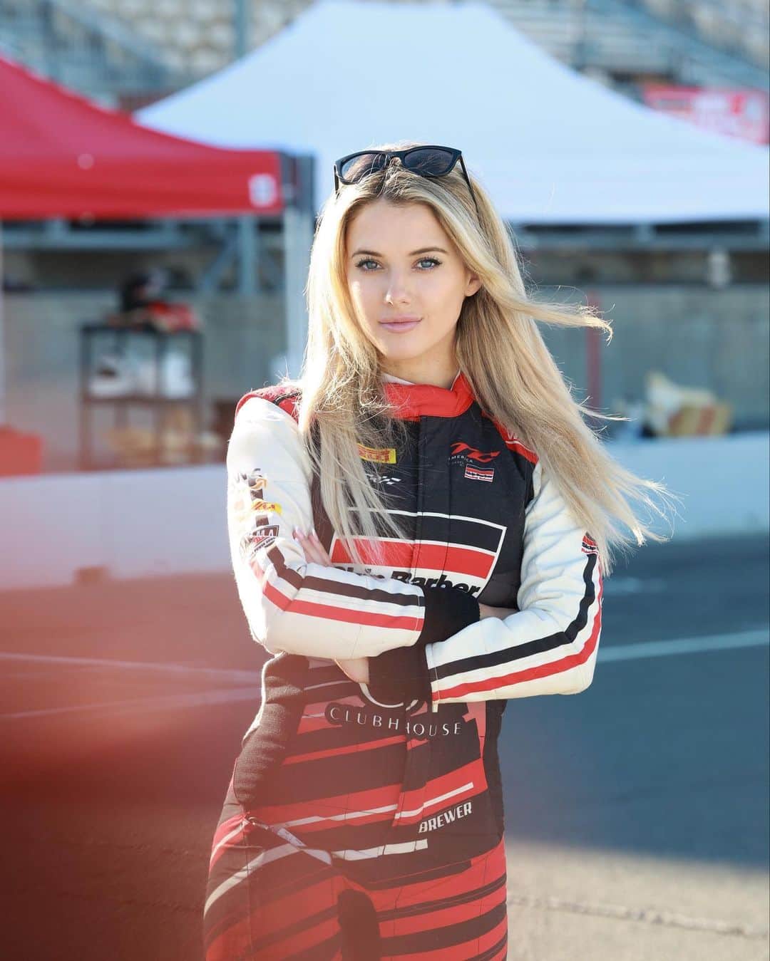 Lindsay Brewerのインスタグラム：「Always fun to spend time with the @skipbarberracing fam! Thanks for having me out for some f4 testing🏁」
