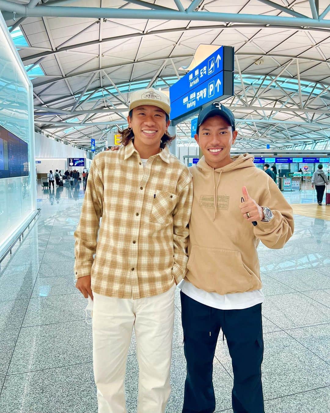 初瀬亮のインスタグラム：「慶治朗君に会いに行ってきました🇰🇷 全部何から何までありがとうございました😊  ヴィッセルサポーターの皆さん慶治朗君は 相変わらず元気すぎました✨✨✨」