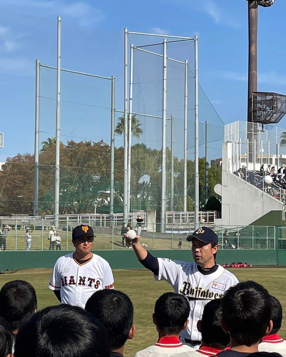 鉄平さんのインスタグラム写真 - (鉄平Instagram)「ファンケル キッズベースボール 2022 in 大阪府豊中市行ってきました♪  高橋由伸さんとは対戦はあれどお話しするのは初めて！めちゃくちゃ優しい方でした^_^  参加した子供達もとても元気あって良き時間でございました✨ありがとうございました😊  #報知新聞　#奥アンツーカ株式会社  #ファンケル  #阪神タイガース　読売ジャイアンツ  #denaベイスターズ  #東京ヤクルトスワローズ  #オリックスバファローズ  #掛布雅之　さん　#槙原寛己　さん　#宮本和知　さん　#村田真一　さん　#久保文雄　さん　#笘篠賢治　さん　#高橋由伸　さん #土谷　#豊中ローズ球場」11月19日 19時02分 - teppei1227