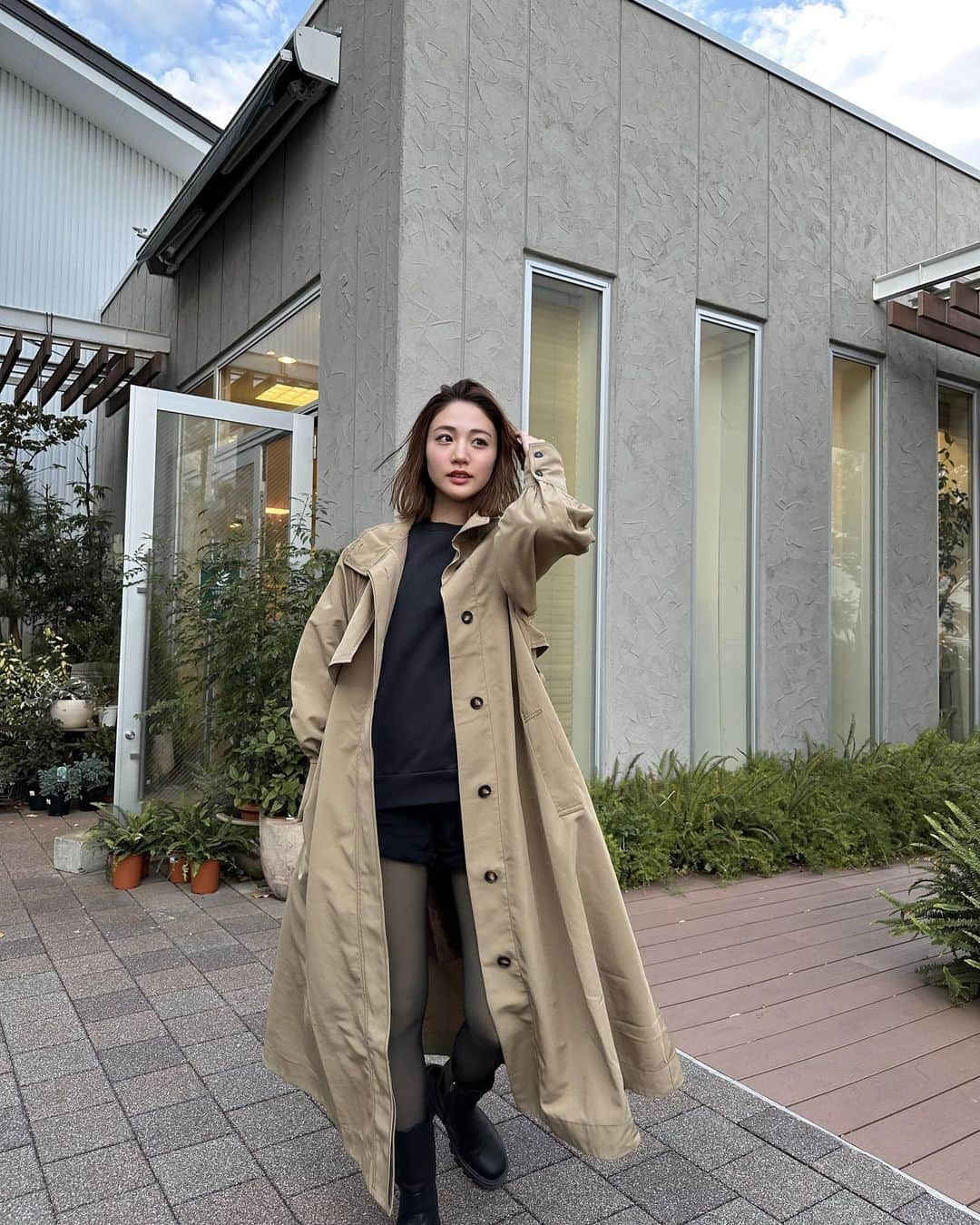 志田友美（ゆうみん）のインスタグラム：「🍁🍂 ㅤㅤㅤㅤㅤㅤㅤㅤㅤㅤㅤㅤㅤ このトレンチ🧥161cmでこの丈の長さは推せる🤤 ZOZOTOWNでランキングにあったやつ🖤 ㅤㅤㅤㅤㅤㅤㅤㅤㅤㅤㅤㅤㅤ #トレンチコート #秋コーデ #カジュアルコーデ」