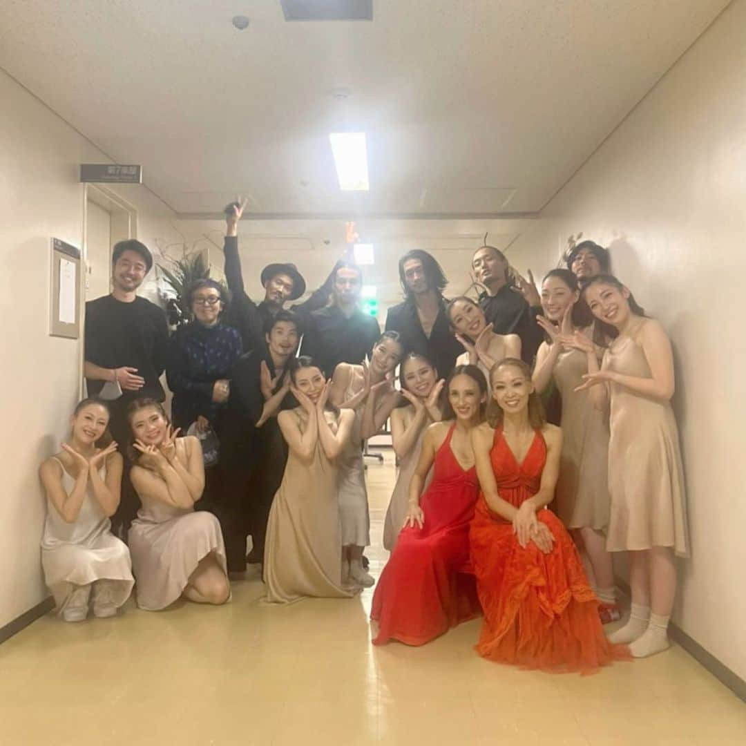 冨岡瑞希のインスタグラム：「日本バレエ協会 Balletクレアシオン  髙原伸子『沈黙の中庭』  無事終演いたしました🌹  . . 語り出したらキリがないくらい、 みなさんへの愛が溢れているのですが、 この素晴らしい出会いが、この先どれだけあるのだろうか、、、 ものすごく大切な時間を過ごさせていただきました。  リハーサルのたびに、 できない！悔しい！頑張る！を繰り返し、 周りの方達にたくさん助けてもらいました。  毎回毎回、吸収することがたくさんあって、 技術はもちろんのこと、考え方も、熱意も、 伸子さんが与えてくれる言葉のひとつひとつが、これからの自分の糧となりました。  この想いを大切に、またみなさんに出会えるよう日々精進します！！！！  . .  会場に足を運んでくださった皆様、本当にありがとうございました✨  . . #ballet #contemporary #contemporarydance #dance  #日本バレエ協会  #クレアシオン  #沈黙の中庭  #髙原伸子」