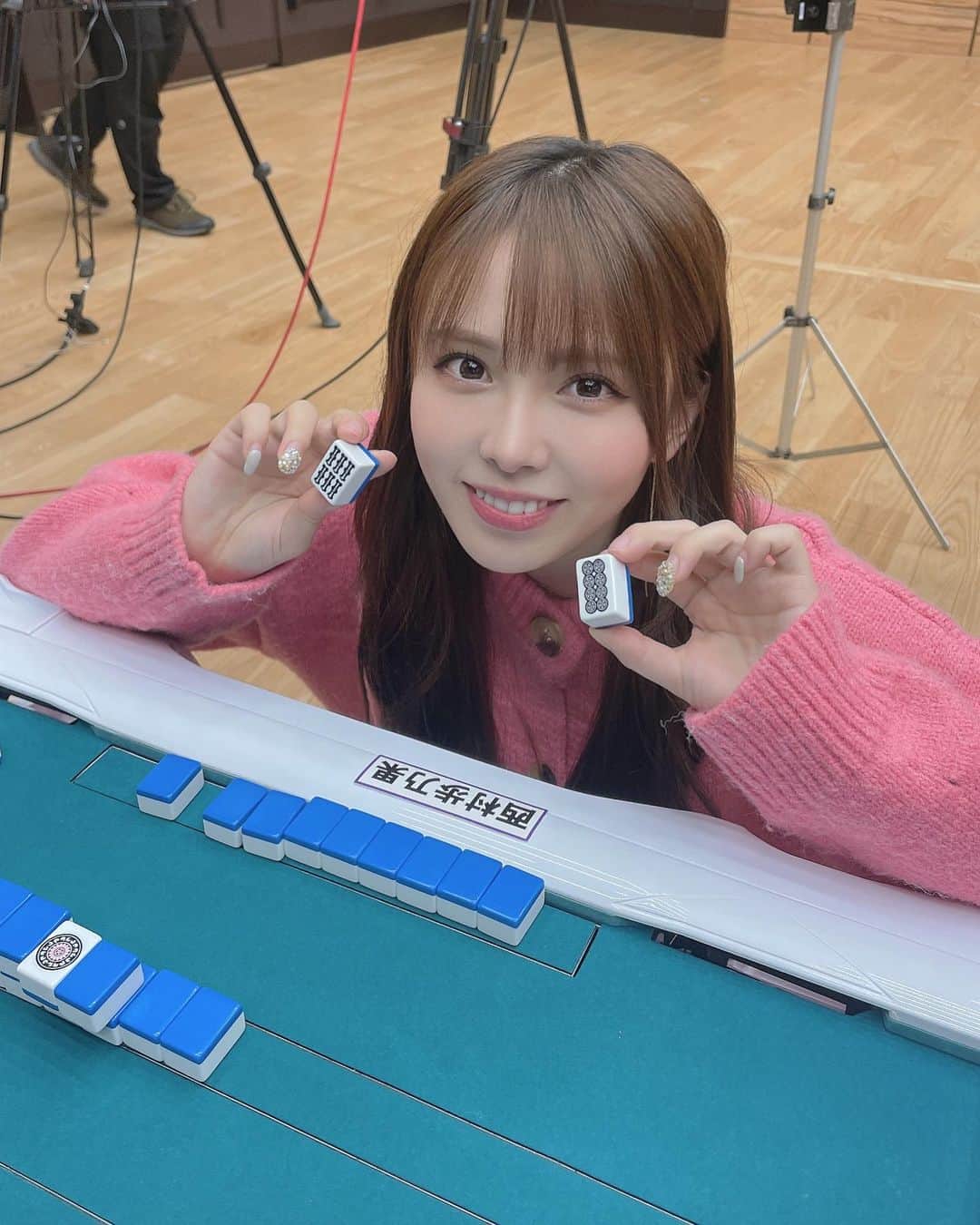 西村歩乃果のインスタグラム：「TBSチャンネル1 かなりんのトップ目とれるカナ？ 　本日19日深夜0時〜  出演します🀄️  この番組を機に 最近麻雀をやる機会が増えて、 プライベートでもたくさんやるようになりました🥺  かなちゃんとあの曲を一緒に披露しました！！！！？  ぜひご覧ください😳  #麻雀　#楽しかった」
