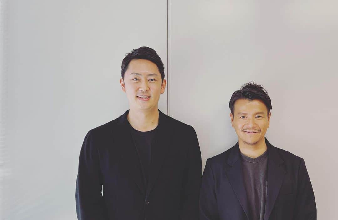 木下康太郎さんのインスタグラム写真 - (木下康太郎Instagram)「* 今回、サッカー日本代表•長友佑都選手の専属シェフを務める加藤超也さんのインタビュー記事をプライムオンラインで執筆させていただきました。  元々『食とパフォーマンス』というところにとても興味があり、僕自身も資格を取ったりもしていましたが、今回加藤さんのお話しを伺ってとても奥深く…勉強になりました！  それにしても一つ一つのエピソードが面白い！  【前編】 4大会連続W杯出場・長友佑都の“専属シェフ”。インテルでも話題になった料理人が作り続けた、怪我をさせない食事。 https://www.fnn.jp/articles/-/446306  【後編】 「20代で食を理解していたらバケモンになれた」長友佑都の専属シェフが明かすカタールまでの4年間と“徹底ぶり”の全貌。 https://www.fnn.jp/articles/-/446344  前•後編と分かれております！ ストーリーのリンクからも是非🖋  #長友佑都 #加藤超也 #専属シェフ #サッカー #日本代表 #ワールドカップ #FNNプライムオンライン #フジテレビ #アナウンサー」11月19日 14時02分 - kotaro_kinoshita0906