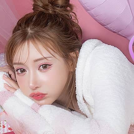 永谷知也のインスタグラム：「@flurry.contact  ビジュアルイメージ📸  model @asukakiraran  hairmake @nozaking42  styling @aya_yagishita    #Flurry #カラコン #明日花キララ  #明日花キララカラコン  #photo  #photography」