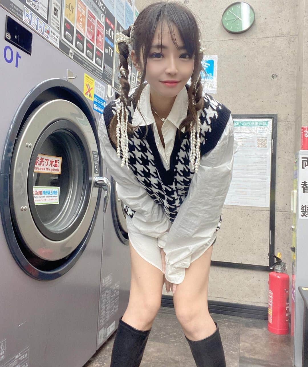 Yukiのインスタグラム：「全身SHEIN😉❣️ 中に着てるシャツだけY3😶✨ 顔面はユーライクという人から最近はビューティカムという人に入れ替わりました😀💡 アプリのある生活最高🙃 あっという間に今週も終わりますね😊 今夜も宜しくお願い致します❣️ #SHEIN #新宿 #歌舞伎町 #笑顔」