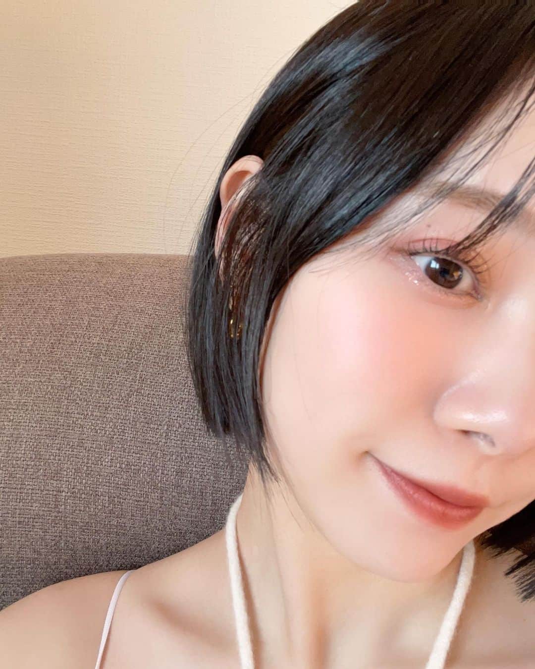 いくみのインスタグラム：「⁡ 前髪復活と最近食べた 美味しいものたち🧏🏻‍♀️🤍」