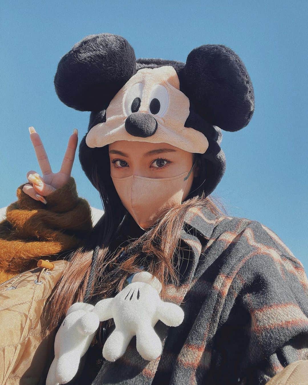honoka のインスタグラム：「行ってきた🎄 だーいすきな場所🫠  今日からしばらく余韻にひたるので 投稿お付き合いください💘💘💘  #disney #tokyodisneysea」