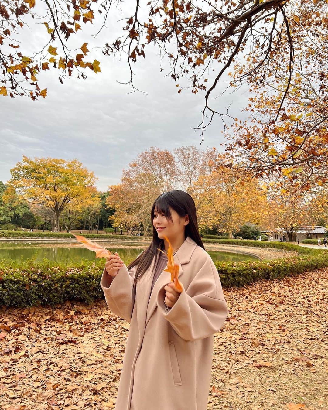のインスタグラム：「にこにこ(≧▽≦)♡ 最近昼間と夜の温度差にやられてます🤣💦  #昭和記念公園 #イチョウ並木 #秋コーデ #grl」