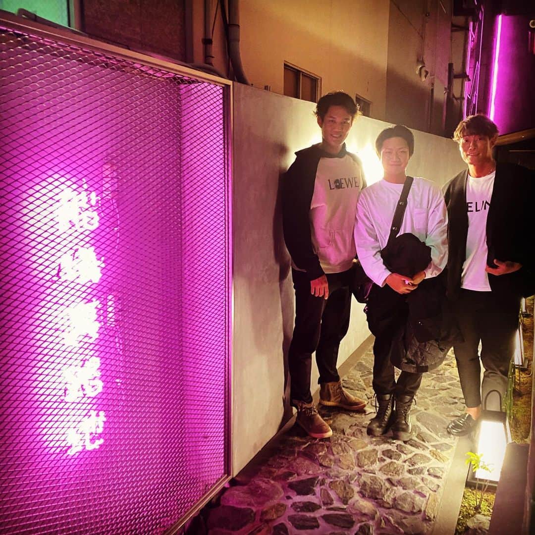 藤浪晋太郎のインスタグラム：「. . @itoiyoshio_7 さん、あざした‼️ またおなしゃす😉  #糸井嘉男 #超人 #藤浪晋太郎 #牧丈一郎 #キングボンビー」