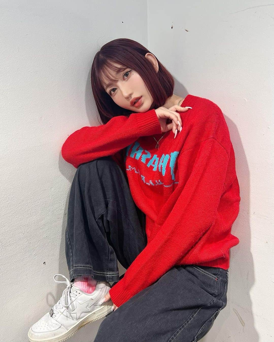 月城まゆのインスタグラム：「new hair💜💜💜 今回はイメチェンして 赤ぽくしてもらったよぉーー👸 @welly_yuuki くんいつも ありがとう｡ﾟ(ﾟ´ω`ﾟ)ﾟ｡  #haircolor #hairstyle #haircut #hairstyles #beauty #shibuya #streetwear #streetwear #supreme #thrasher #bapesta #ootd #ヘアカラー」