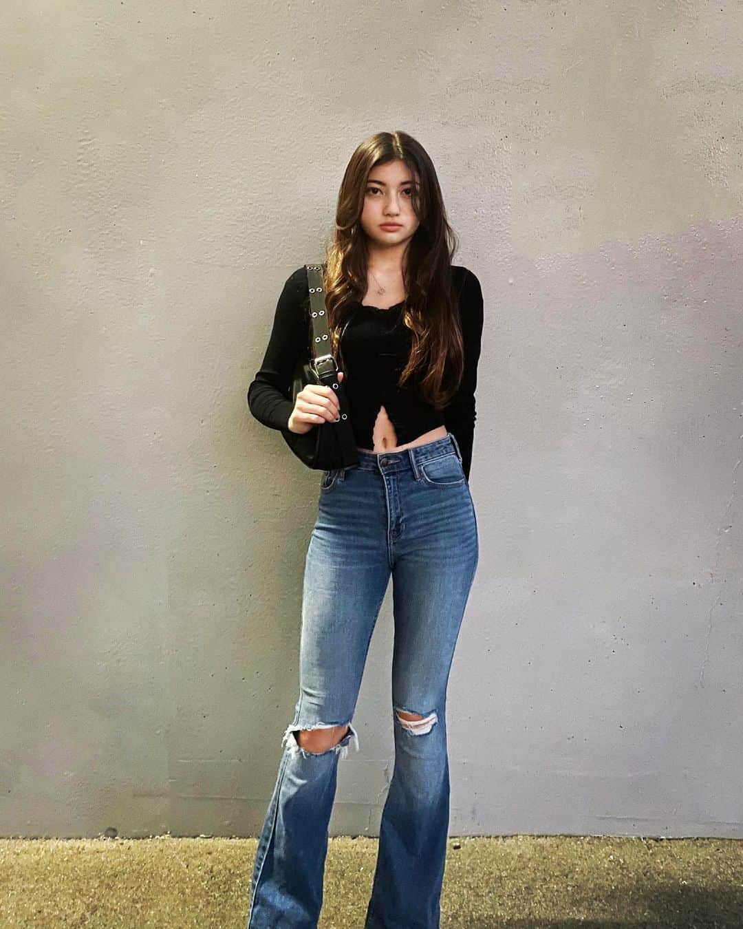 りりあさんのインスタグラム写真 - (りりあInstagram)「𝔇𝔢𝔫𝔦𝔪 𝔰𝔱𝔶𝔩𝔢  #ootd #denim #jeans #ダメージジーンズ #teens #teensfashion」11月19日 21時48分 - lilliakarina