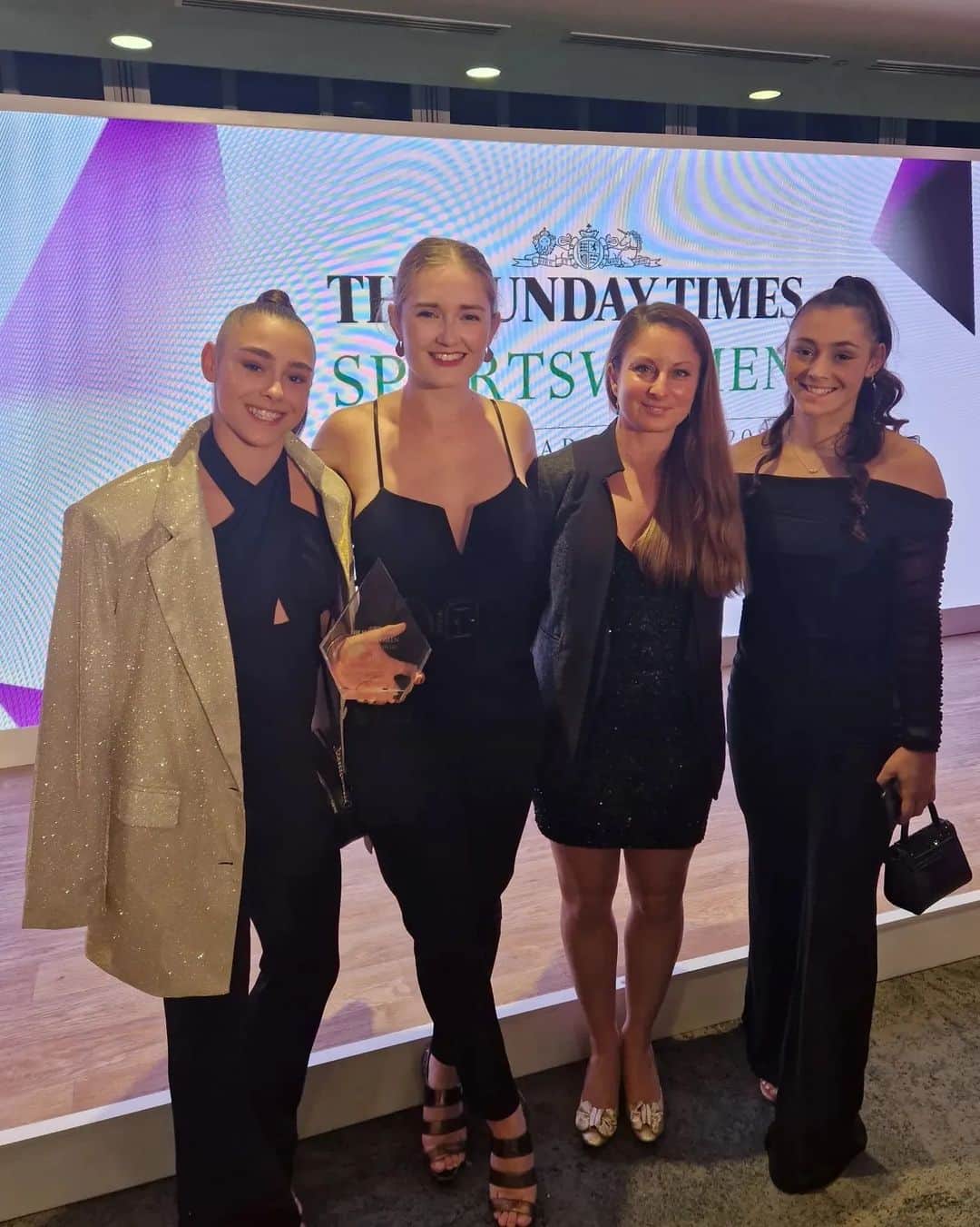 ジェニファー・ピンチズのインスタグラム：「What an honour to be part of the @timessport #SWOTY Awards this week, in a room full of such inspiring and strong women 💪 Congratulations to all the nominees and award winners including the lovely @jessica_gadirova! 🌟  When gymnasts first started speaking out via #gymnastalliance and the media in 2020, we received a lot of backlash from those who didn't understand the extent of the problems in our sport... or frankly were complicit in it.  So for @gymnasts_for_change to be nominated for Changemaker of the Year by the Sunday Times in 2022, it really shows how far we have come, and helps to validate and celebrate the bravery of those many gymnasts who have spoken up - despite that backlash, and despite their own fears and insecurities from being told *they were the problem* by a culture that prioritised podiums over people.  Thank you to the Sunday Times and to everyone who has helped amplify our message and gymnasts' voices over the past 2+ years ❤️ Gymnasts for Change represents and could not exist without hundreds of brave and passionate individuals; gymnasts, coaches, parents, fans, club staff and more, who have voluntarily spent their time to stand up for redress and reform.  We're not there yet... we need closure on cases and reparation for those who've been hurt. We new laws that protect athletes in the same way students are protected in schools. We need a sports ombudsman, as Baroness @tannigreythompson DBE recommended years ago. We need better education and awareness, still. We need to survivor representation more widely across BG, including at board level. We need to collaboate with other sports and nations. And much more.  But we have come a long way, and we look forward to continuing to work with British Gymnastics to make this sport better and safer at every level. 💖」