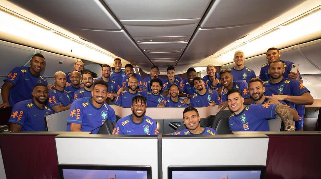 のインスタグラム：「Partiu Catar 🛩🇶🇦」