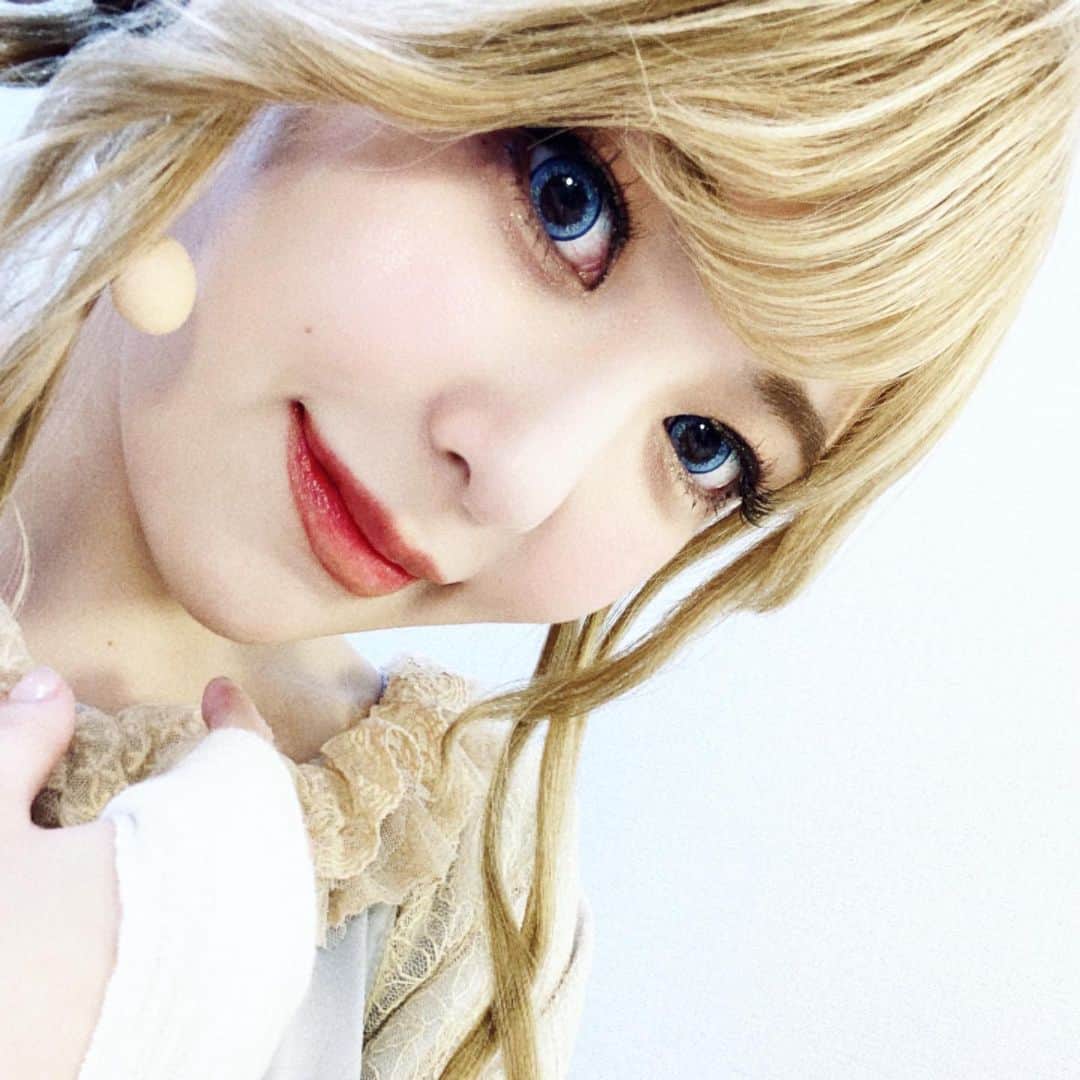 黒崎真音のインスタグラム：「今日も生き抜きました . 明日もリリーとして #ジェイドバイン」
