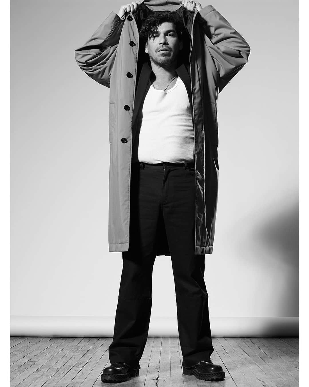 ラウル・カスティージョのインスタグラム：「"I've gotten better at trusting my gut the further along in my career I've gone. I know when I read something and it clicks, I don't have to reach too far to capture it. When I read Rosales, I was like, 'I can play this guy, I can do something with this character.' He makes sense to me."⁠ ⁠ In a watershed season, #RaulCastillo returns to the New York stage for the first time in eight years and is already garnering awards buzz for his turn in Elegance Bratton's powerful semi-autobiographical new film #TheInspection.⁠ ⁠ Read the full story at the link in bio.⁠ ⁠ By @itsnumberjuan⁠ Photography by @maruteppei⁠ Styling by @miltonmania⁠ Grooming by @erinpiperherschleb⁠ ⁠ Creative direction: @graphicservicesnyc⁠ Fashion director: @levymelissa⁠ Producer: @jvillaflor.xi⁠ Editorial assistant: @jacobmcalindon」