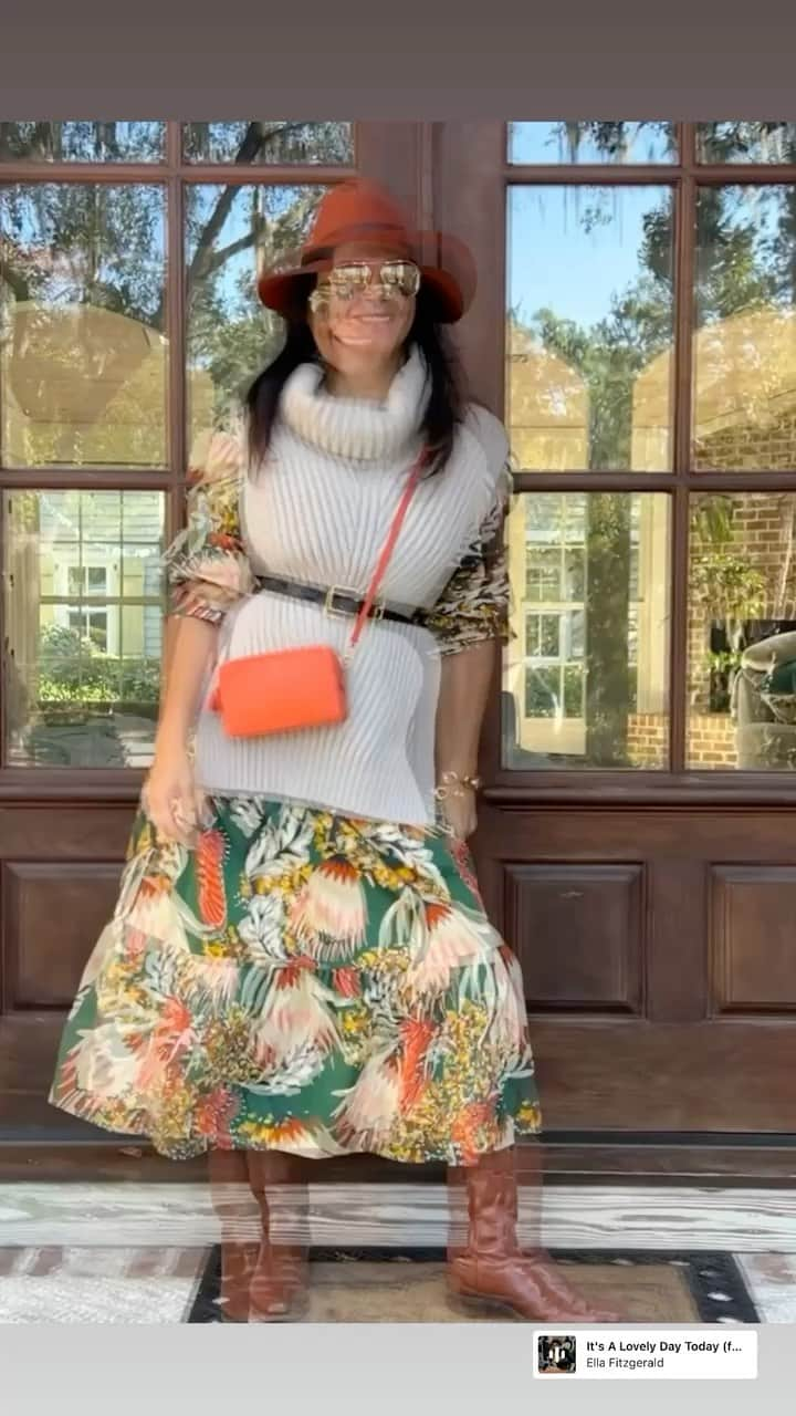 アンジー・ハーモンのインスタグラム：「It’s a lovely day today!! How many of you have people coming home?  (& I’m loving my @the_pearl_pagoda dress!) THANK YOU!!   #blessed #grateful #finleycomeshometoday ❤️❤️❤️ #happysaturday」