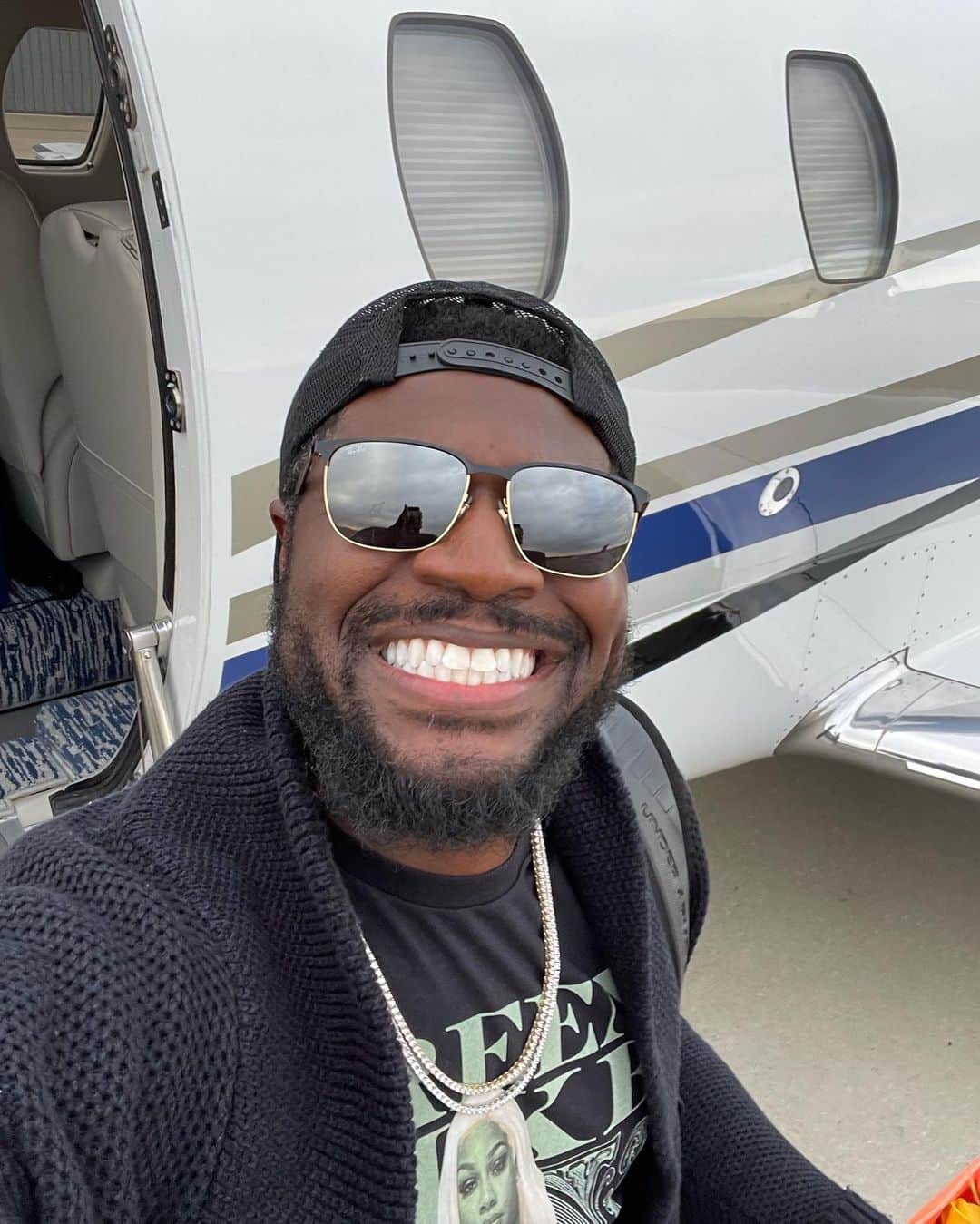 ブランドン・フィリップスのインスタグラム：「🎶On the G4, TBS Champ my clothes, travel to #AEWFullGear 🤟🏾 #FamilyOfChampions  #TheLifeOfEmil ~b£p😎」