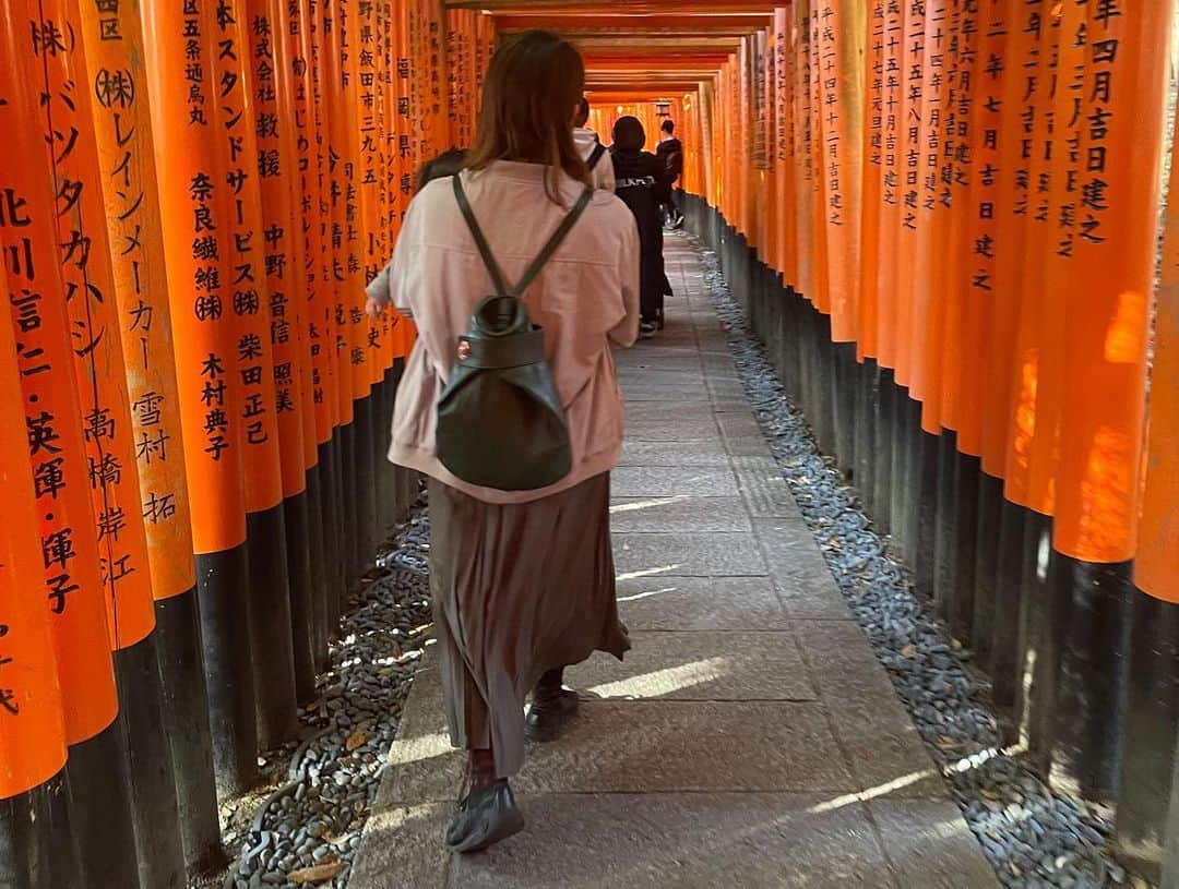 祐澄しゅんさんのインスタグラム写真 - (祐澄しゅんInstagram)「数日前ですが 京都へ旅行に行ってきました！ 旅行支援は全然間に合わず😅 普通に近場で家族旅行行きました😊 久しぶりの旅行。 安い割に新しいからか良かったホテルと 格式高いけど…なホテル🏨 どちらも広い部屋とベットでゆっくり過ごしました♪ また行けます様に…🙏✨ #京都旅行 #京都観光 #二条城 #金閣寺 #清水寺 #東寺 #伏見稲荷大社 #アーバンホテル京都四条プレミアム #リーガロイヤルホテル京都 #京都駅 #京都タワー #祐澄しゅん」11月20日 13時37分 - satchy725