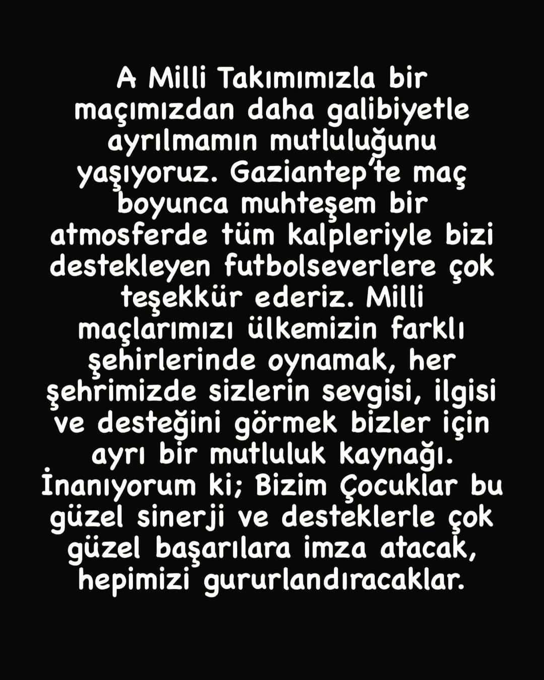 ハミト・アルトゥントップのインスタグラム：「@millitakimlar #bizimçocuklar #gaziantep 🇹🇷⚽️❤️」