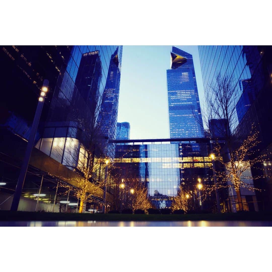 リアド偉武のインスタグラム：「ということで、NYC。久しぶり(25年ぐらい)に来た。匂いとか景色とか、この感覚。久しぶり。 でもこの寒さ。初めて😮」