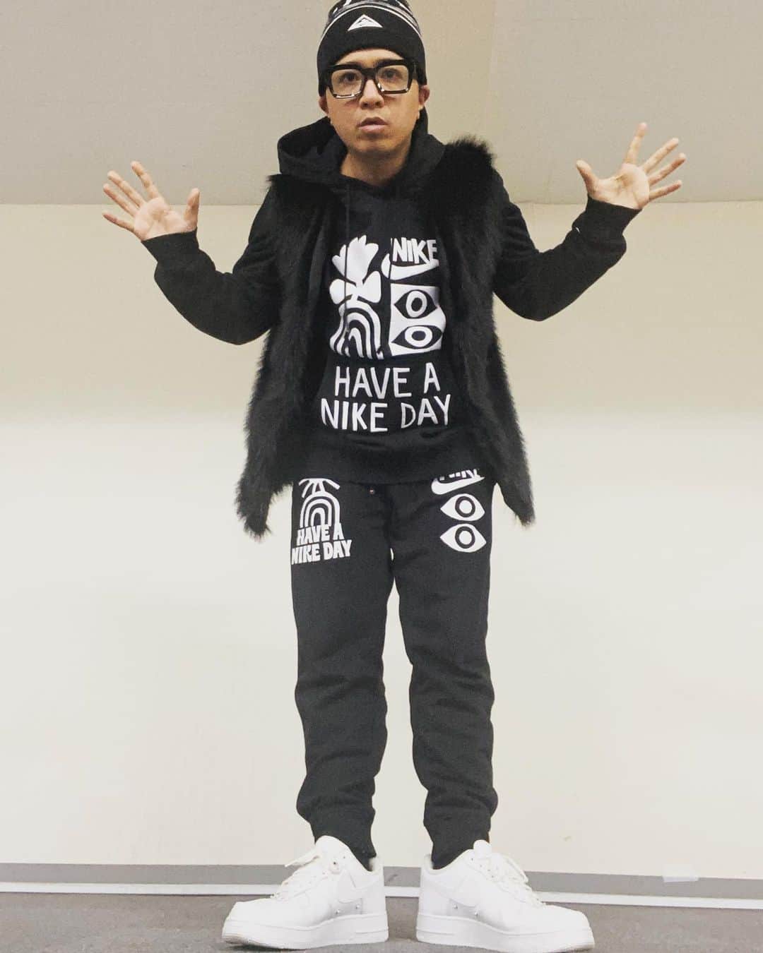 のインスタグラム：「。 。 。 全身NIKE生意気泣き男✔︎  beanie-NIKE hoodie-NIKE pants-NIKE shoes-NIKE fur jacket-ZOZOTOWN glass-富士山眼鏡  #山崎裕太  #ふぁっしょん  #俳優  #nike  #airforce1 #zozotown  #富士山眼鏡」