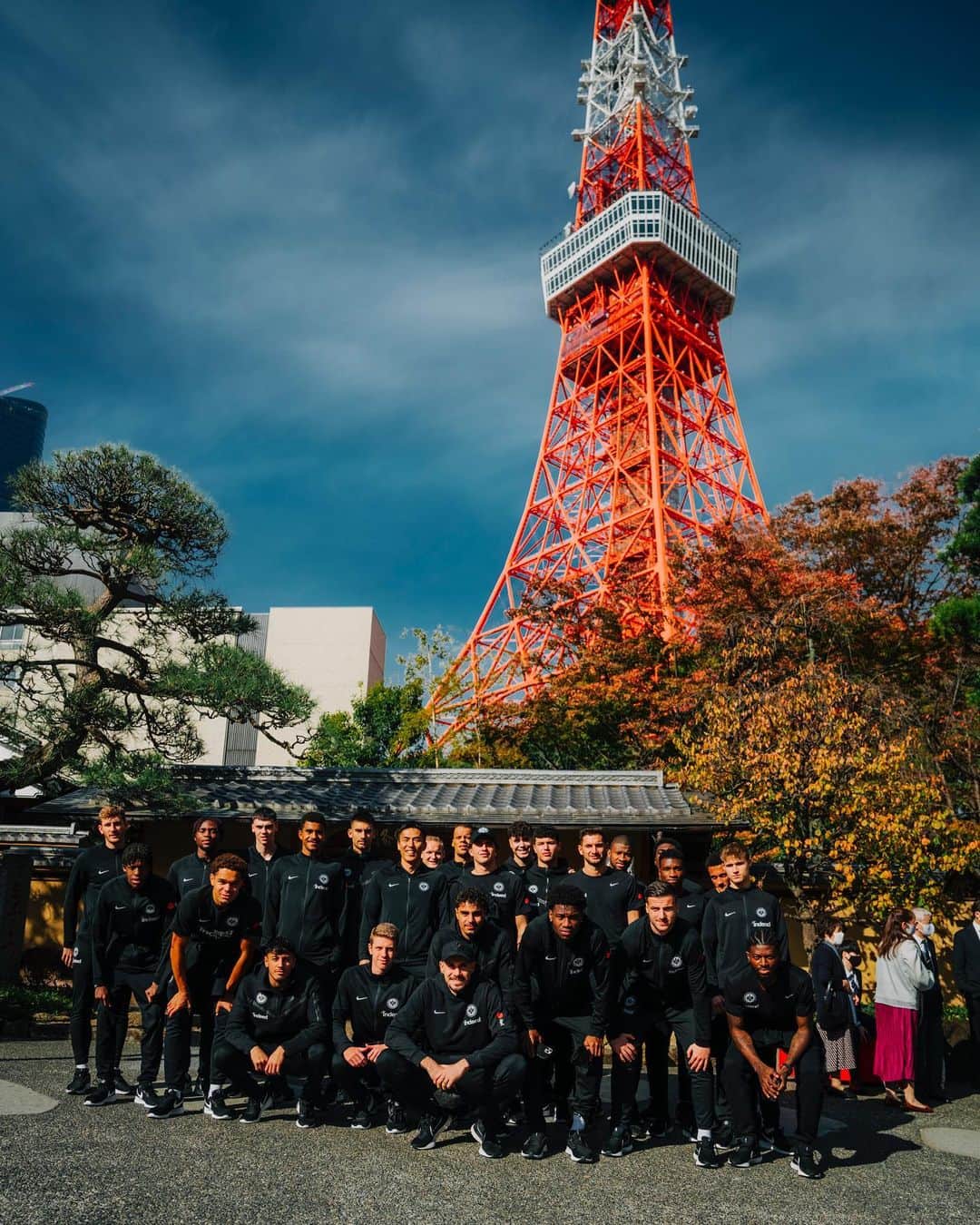 長谷部誠のインスタグラム：「*** Danke Japan 🇯🇵  日本ツアー、ありがとうございました ！！ @eintrachtfrankfurt」