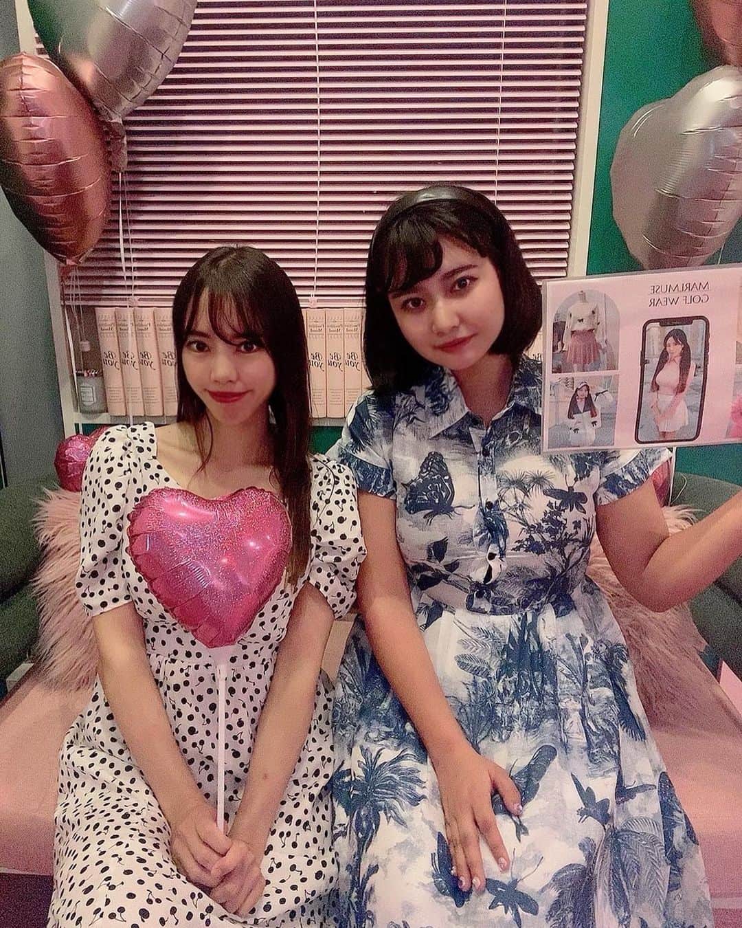 hina2221のインスタグラム：「これからゴルフ始めたい子も、今ハマっている子もゴルフ友達の輪を広げてより楽しいゴルフライフを送る為のコミュニティー🎀 @mahalo_golf さんと一緒に  @marlemuse の初のイベントを させていただきたした💓  昨日は第一回のパーティー🎉🪅 可愛い方がたくさんご来場いただき 本当に嬉しかったです😭✨  @marlemuse は10月1日から　 @seina086 と2人で運営している ゴルフセレクトショップです⛳️💓  ゴルフウェアって高いイメージですが、手軽に買える金額のウェアが あったらいいんじゃないかと思い 低価格で可愛いゴルフウェアを 販売しています✨  これからたくさんイベントしていく予定💓  @mahalo_golf さんとのコラボイベントは次回1月を予定しています✨  みんなまだ遊びにきてね！ . . .  #ゴルフウェア#ゴルフウェアレディース #韓国ウェア＃韓国ゴルフウェア#マルレミューズ#MARLMUSE#まるれみゅー」
