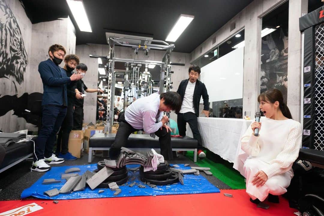 岡田遼さんのインスタグラム写真 - (岡田遼Instagram)「ジムのオープニングパーティーにお越しいただいた皆様、死ぬほど盛り上げてくれた愛すべき格闘家の皆様心からありがとうございました。  本当はもっとお招きしたい方もいらしたのですがご都合が合わなかったりジムも狭かったりでクローズドな会にさせていただきました。普段お世話になっているのにお招きできなかった方々すいません。 引き続きジムにはいつでも遊びにいらしてください！ @tokyo_institute」11月20日 11時40分 - ryookada14