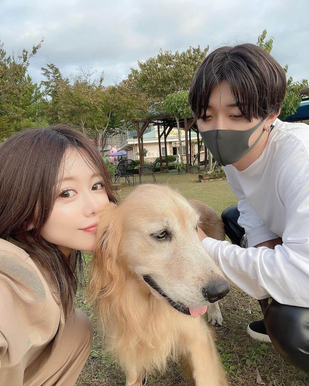 かめだなつみのインスタグラム：「新しい家族が増えました🙆‍♀️  というのは嘘でwww  🐶🐕つくばわんわんランド🐕🐶に行ったよ〜🚗 わんこが沢山いて私たちからすると天国👼🫶🏽 早くイッヌ飼いたい🐕🐕🐕 #犬飼うと平和になる   . . . #時差投稿 #茨城 #茨城観光 #つくばわんわんランド #ドライブデート #ドライブ #犬 #わんこ #follome #f4follow #ootd #cute #fashion #instagood  #커플티 #남친룩 #팔로우 #선팔하면맞팔 #뷰스타그램 #instagood #fff #l4like #beauty #photooftheday  #love #dog」