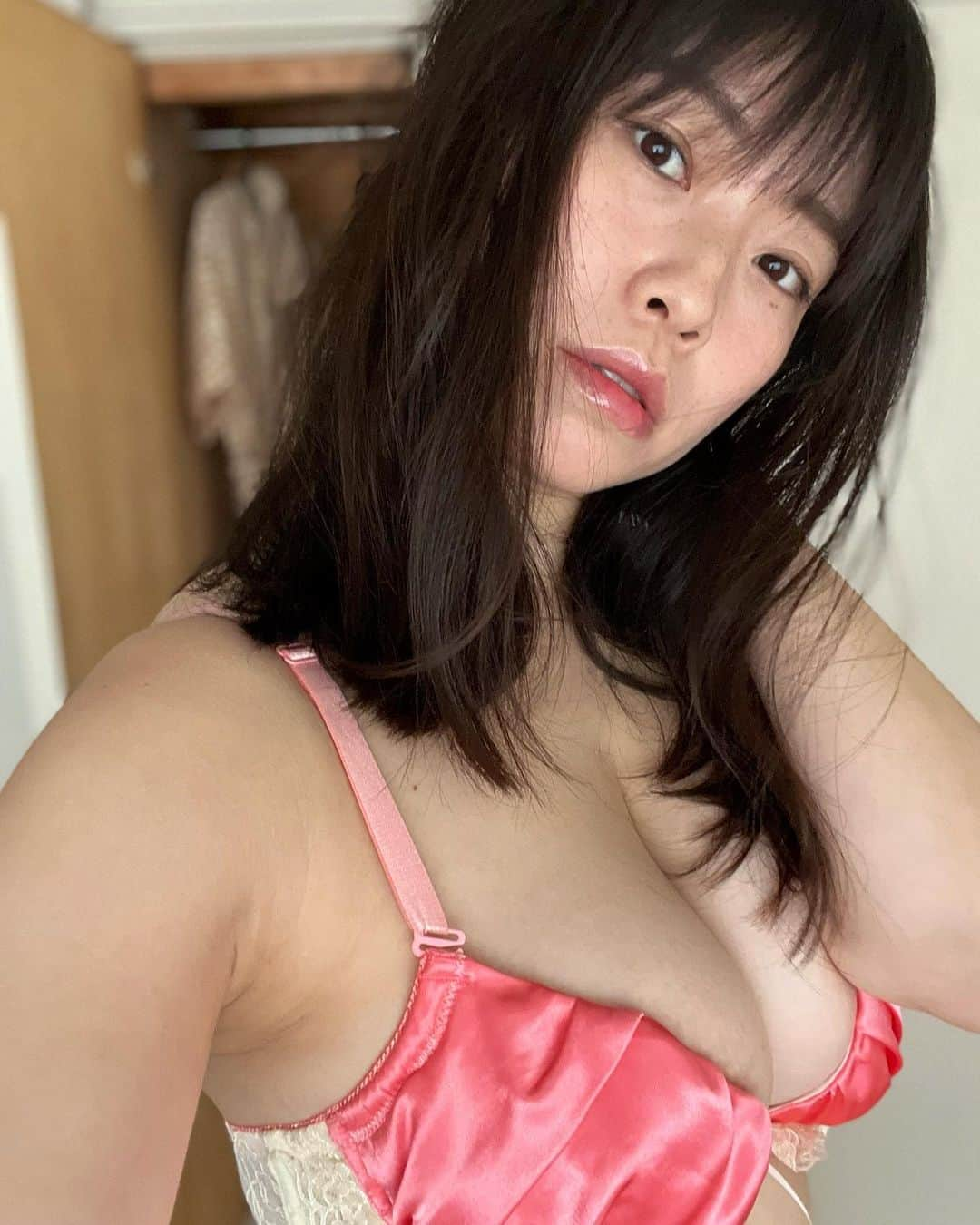 小田飛鳥のインスタグラム：「涼しいですね🍂 何を着ようかな👚👖♫ #lingerie #lingeriesexy #asiangirl #japanesegirl #sexy #sexygirl #下着 #ランジェリー #セクシー番長 #小田飛鳥 #coolday」