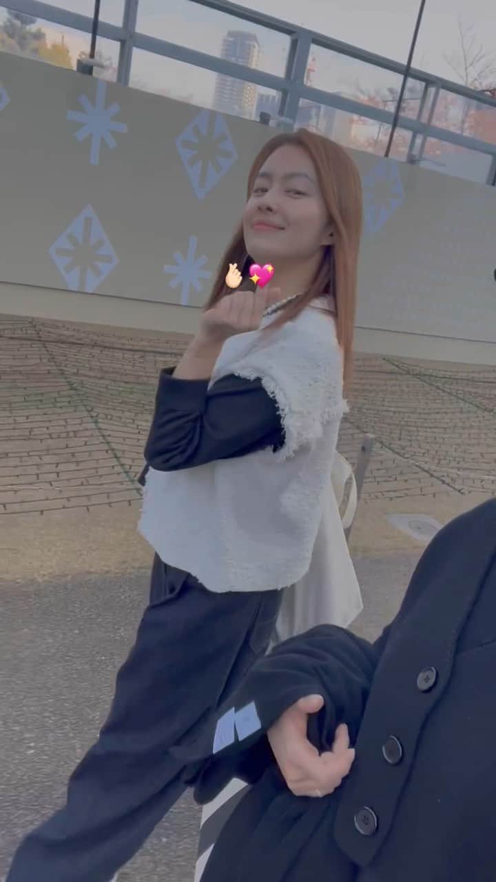 のインスタグラム：「Morning walk with this pretty wanna be idol @jiyeoncook 🫰🏻💖💖💖 #loveyou」