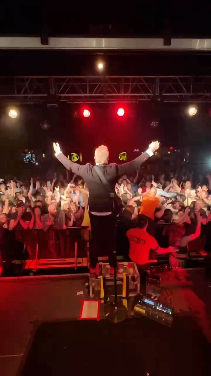 ジョン・フェルドマンのインスタグラム：「Sold out show @starlandnj. So proud and stoked. I love my life.」