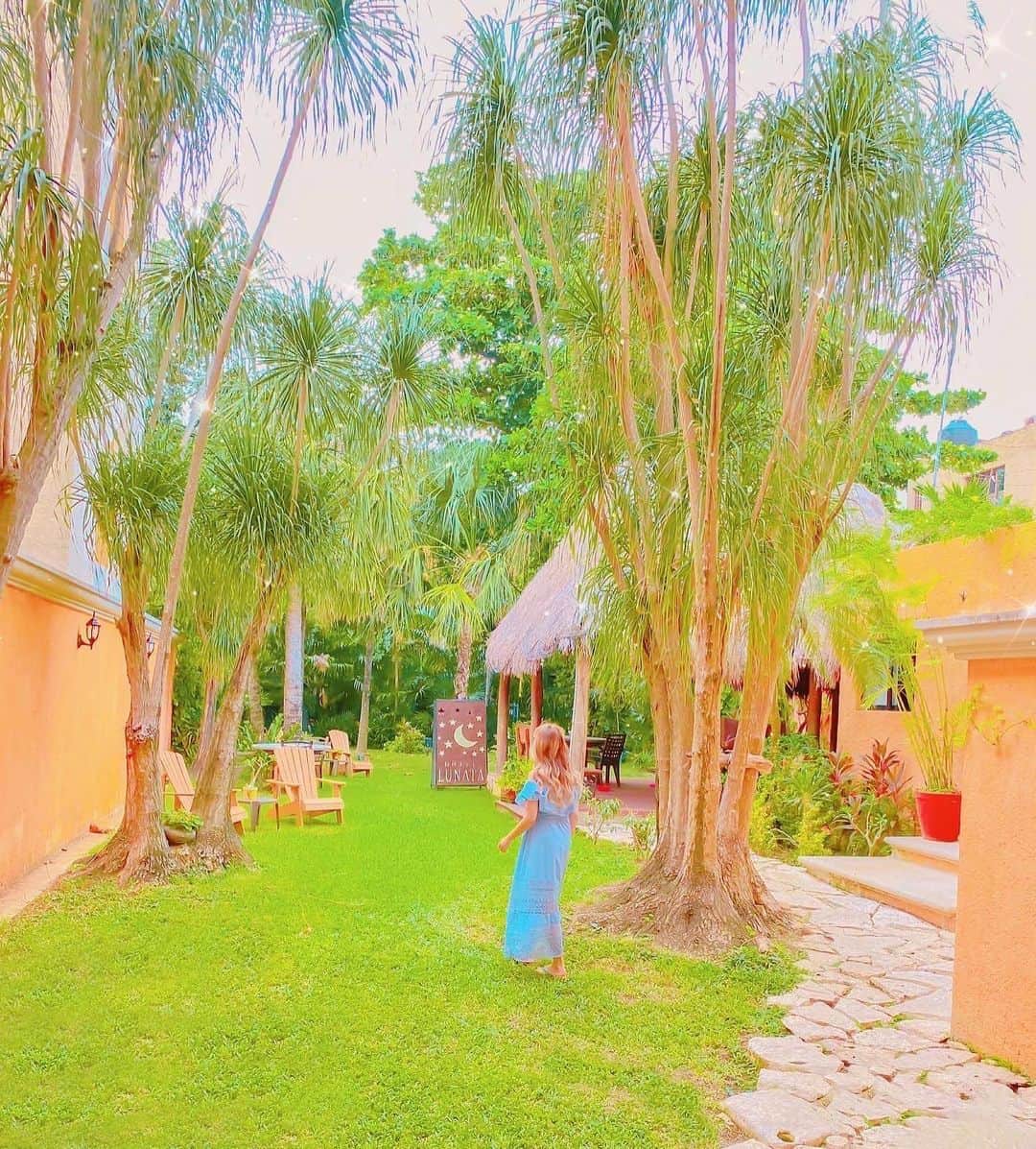 はるみんさんのインスタグラム写真 - (はるみんInstagram)「.·˖*✩ ⁡ こちらはメキシコ プラヤデルカルメンにある LUNATAという小さなホテルです🏨🇲🇽 ⁡ 家具、壁の色、絵画、階段のタイル、照明 もうどこを切りとっても可愛いーーー♡♡ で溢れてました😍✨ ⁡ 1つ1つ職人さんが こだわったんだろなぁ💓ｷｭﾝ🥹 ⁡ ⁡ ⁡ 📍Hotel LUNATA (Mexico・Playa del Carmen)      ⁡」11月20日 16時55分 - harumin30