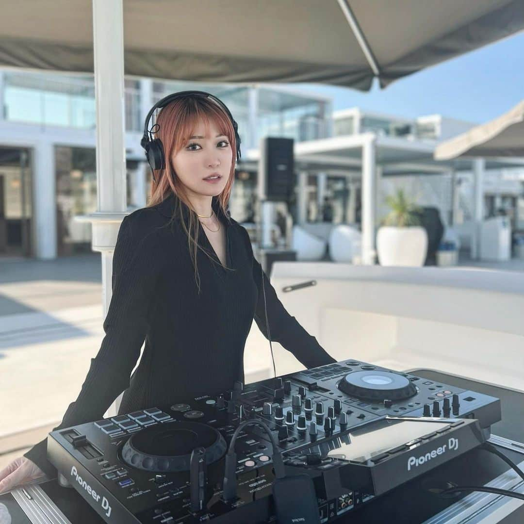 DJ mariennuのインスタグラム：「@kiranah_garden_toyosu  キラナでの今年最後のDJ予定は11/26 11:00〜15:00🕚 是非遊びにいらして下さい🌉🤍  #dj #djlife  #bbq #kiranahgarden豊洲」