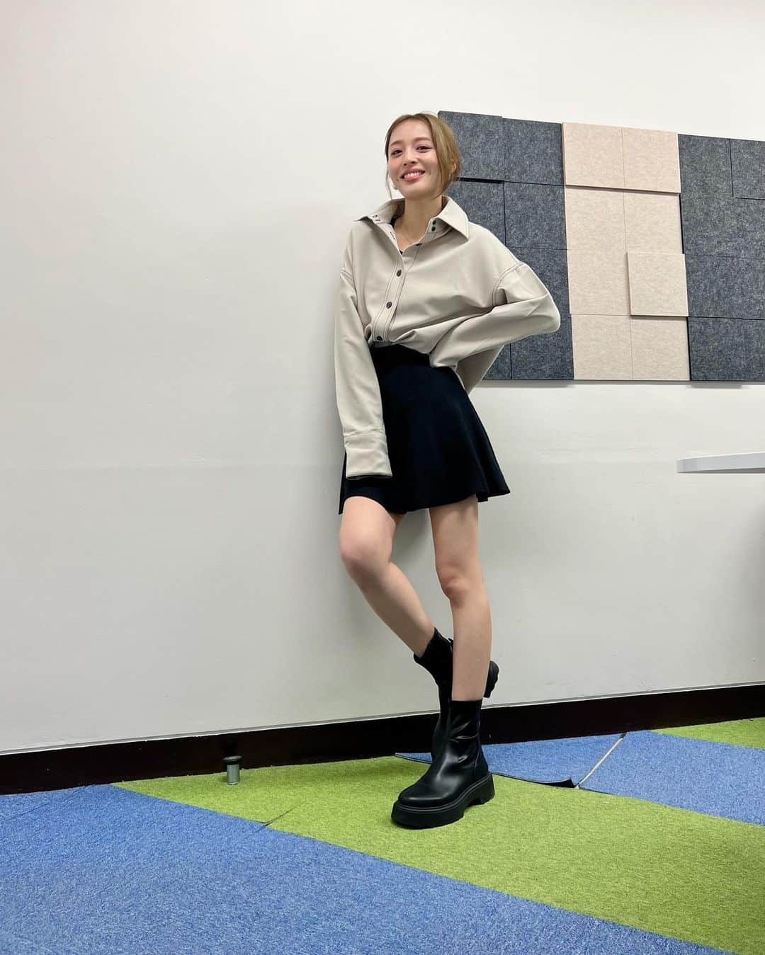 神部美咲のインスタグラム：「あれ？🤔おかしい。。 馬券が全然当たらない🤣🤣」