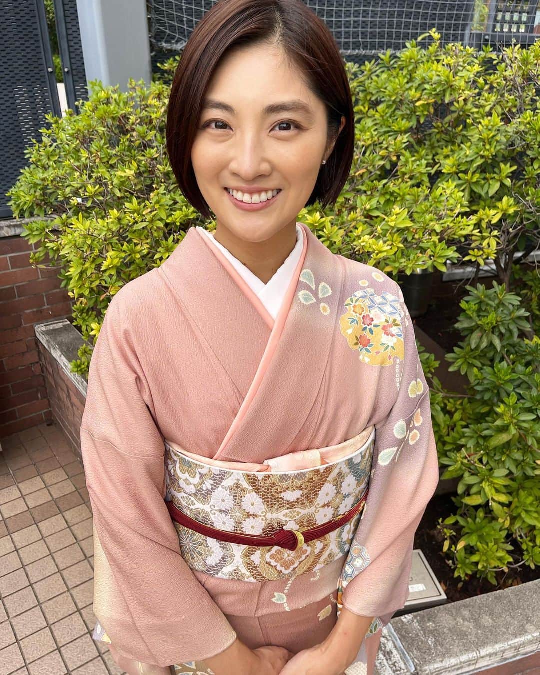 岩本乃蒼のインスタグラム：「ある日の着物day しゃんとしますね👘 ⁡ ちょっと気が早いけど 来年の目標は『自分で着付けられるようになる‼︎』 #着物 #kimono」
