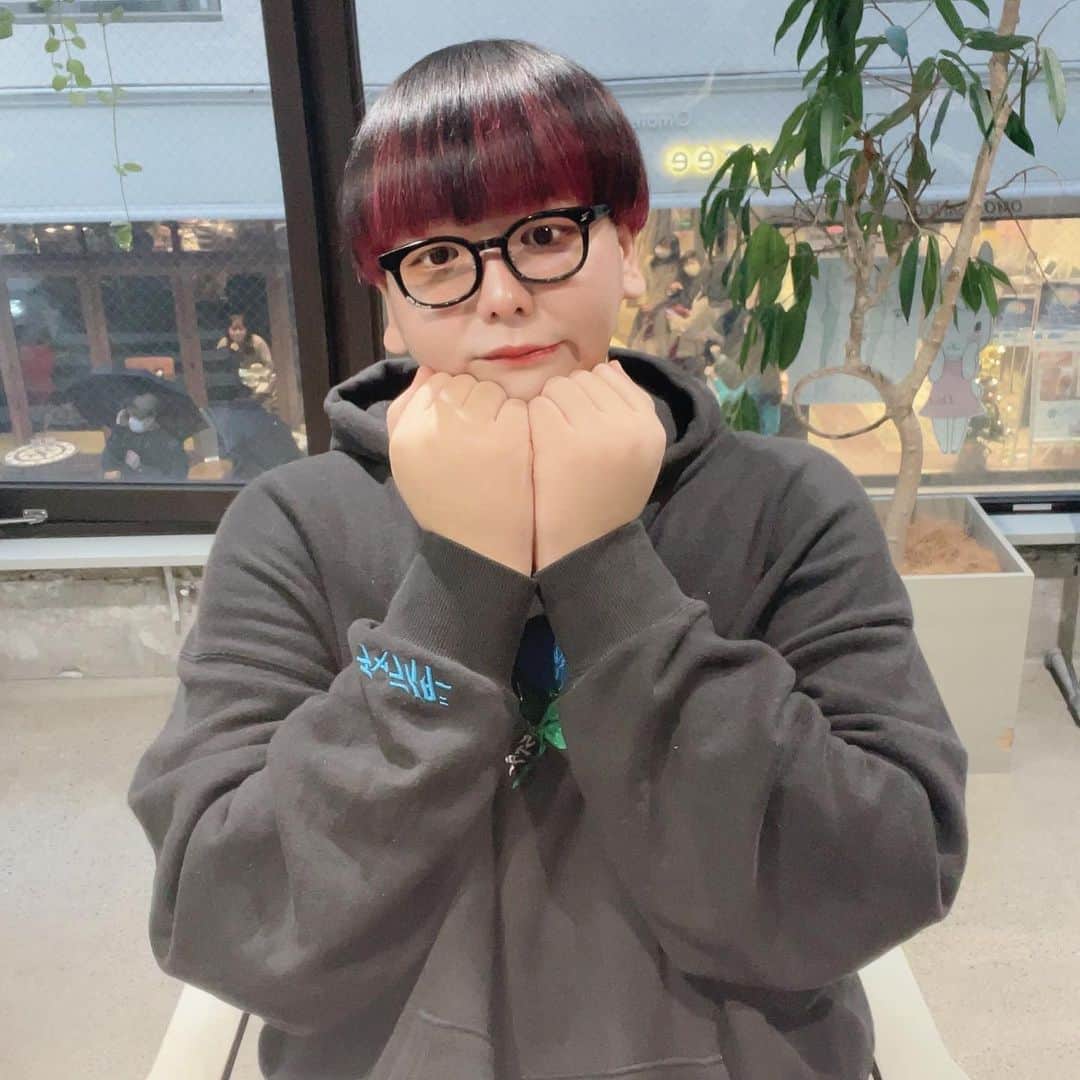 ぴぐもんのインスタグラム：「🟦-------->🟥 @kengo____24   #また同じようなポーズしやがってよ #そんなこと絶対言うな⁉️ #加工に加工してもう私ではありません」