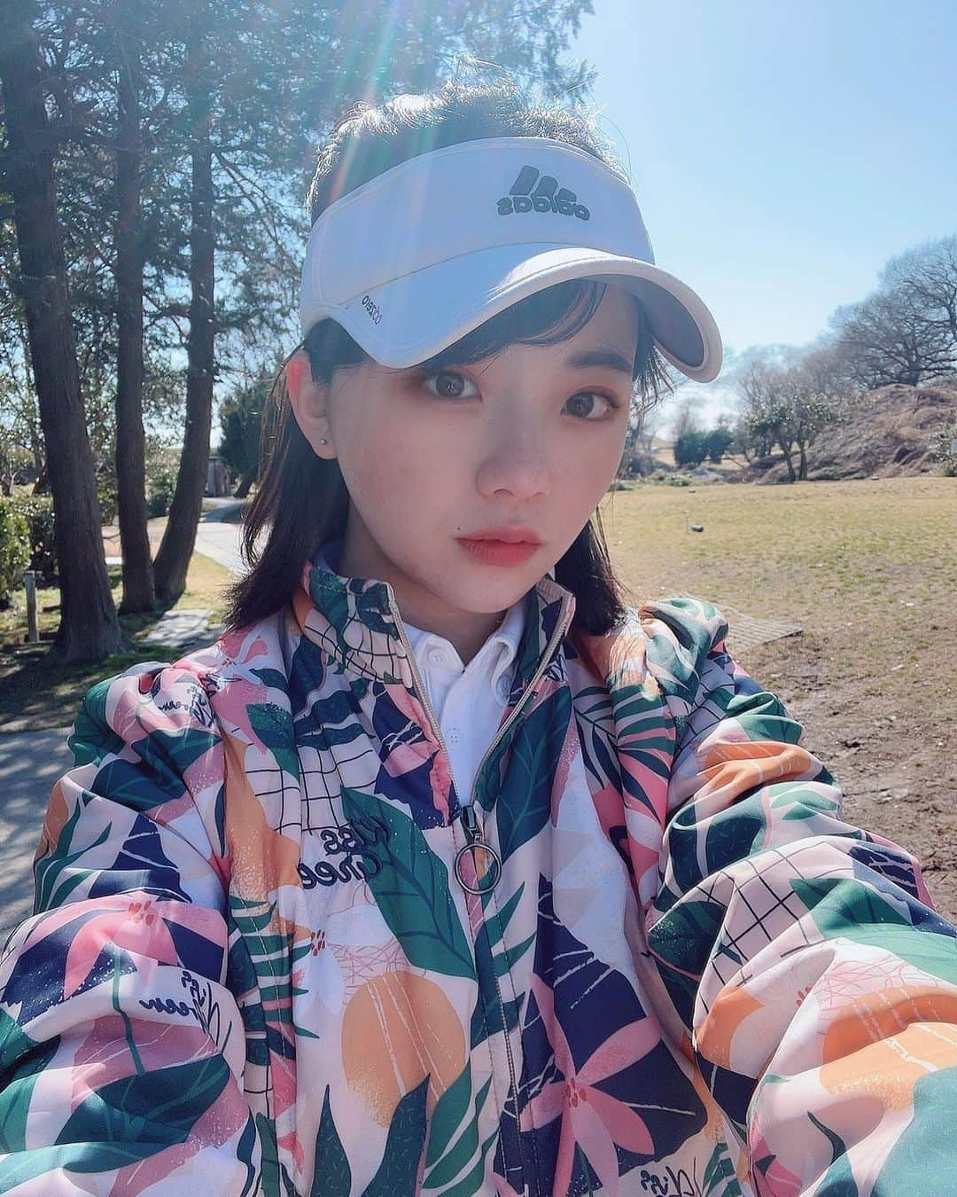 小川千尋のインスタグラム：「ゴルフ‼︎ これは今年の1月に行った時の⛳️  #ゴルフ#ゴルフ女子 #ゴルフウェア #ゴルフコーデ #ゴルフ好き #golf」