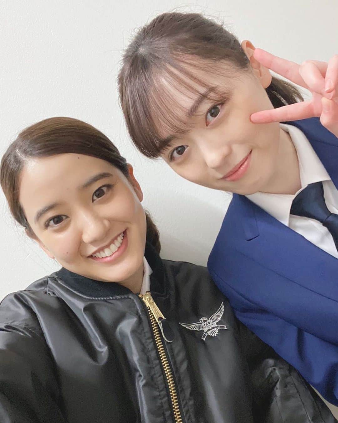 山崎紘菜のインスタグラム：「👨‍✈️👩‍✈️ いよいよ明日から、 NHK連続テレビ小説「#舞いあがれ ！」 航空学校編スタートです🛫 矢野さんも登場します。 ドキドキ…ワクワク…☁️✈️ #矢野さんと舞ちゃん #パイロットになるために頑張ります」