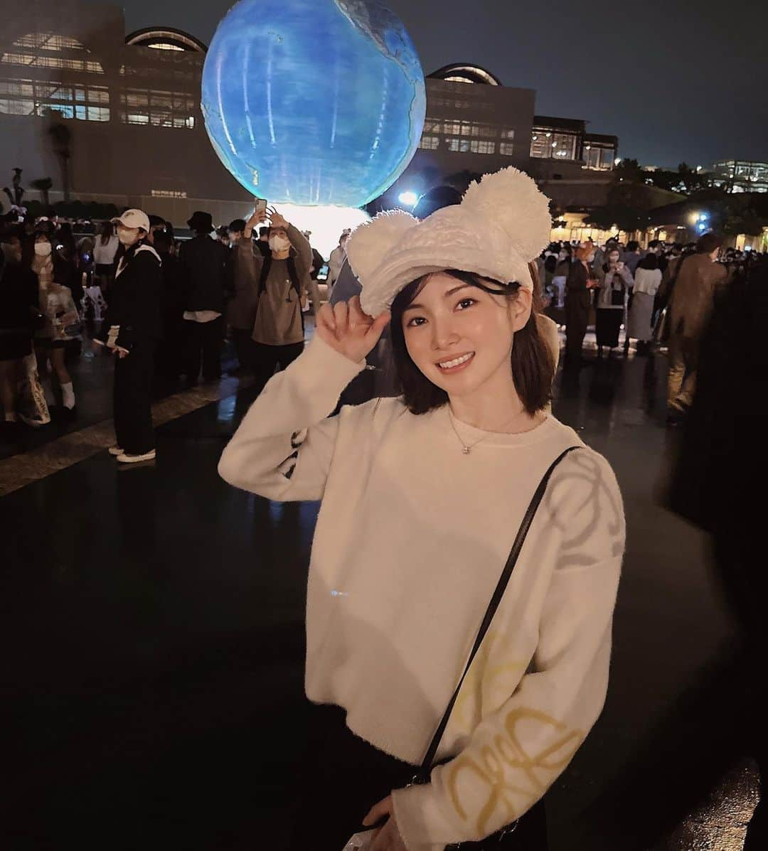 早田悠里子のインスタグラム：「この日はディズニーシーの新しいショーを観るために夜まで居ました☺️  3年ぶり？の夜のショーらしく凄く感動したので是非観に行ってみてください🥰  #ディズニーシー #東京ディズニーシー #tokyodisneysea #ビリーヴシーオブドリームス」