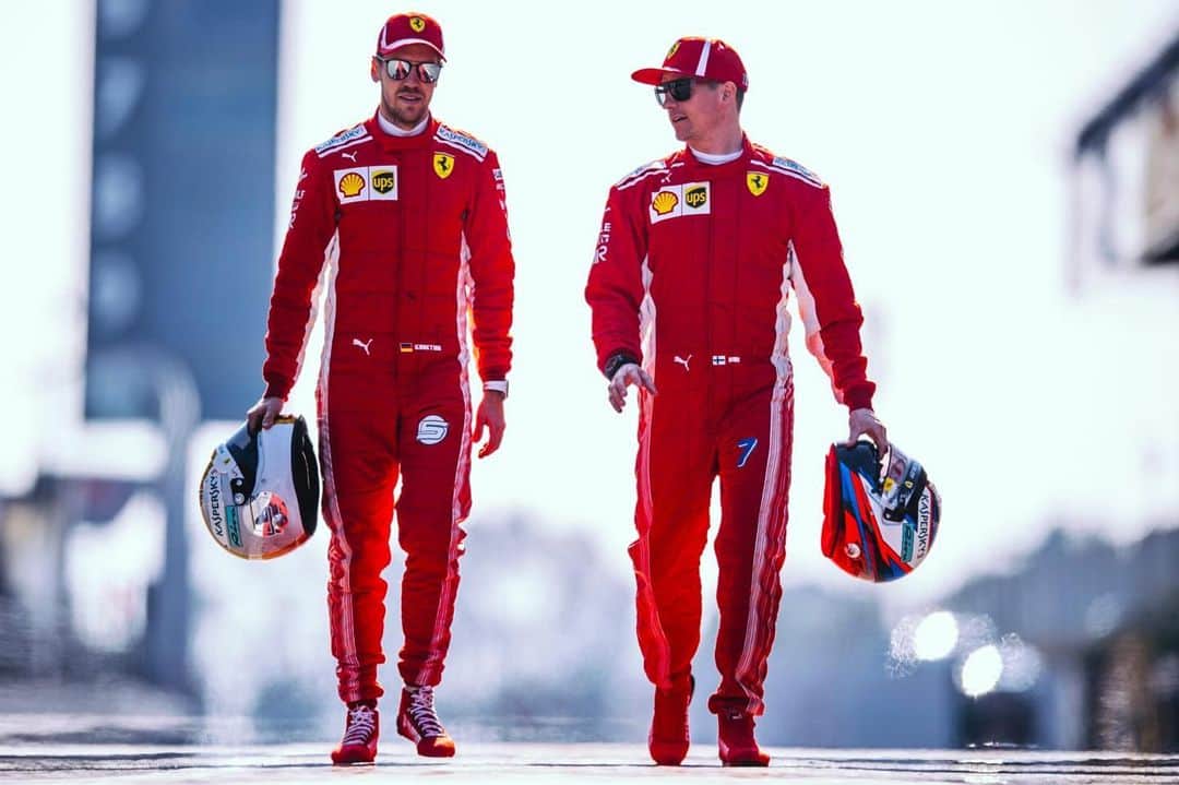 キミ・ライコネンのインスタグラム：「Walking into retirement. Congrats on a great career Seb!」