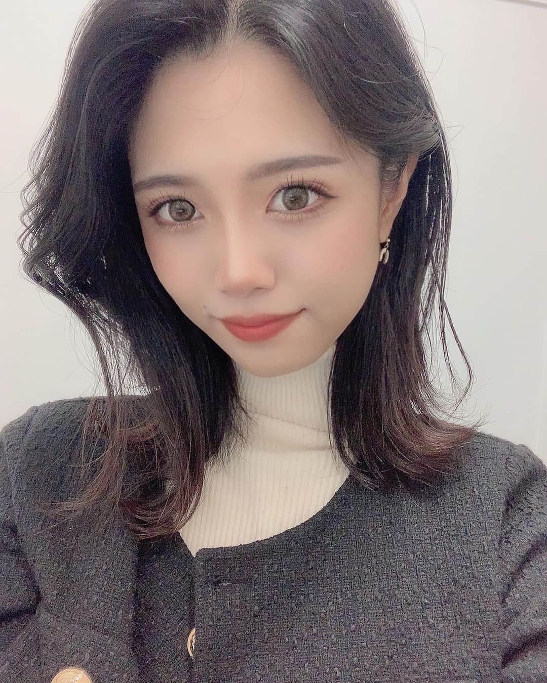 早乙女みれいのインスタグラム：「. .  東京中央美容外科福岡天神院にて (@tcb.fukuoka.tenjin) 村田先生に (@tcb_murata) TCB式小顔美肌再生を施術して頂いてから 2週間が経ちました☺️  フェイスラインだけじゃなく お肌の調子も良くなってきたよ😭💓  顔の違和感もなくなっていい感じに馴染んできました☺️ . . #美容外科ならTCB東京中央美容外科 #東京中央美容外科#美容外科#TCB #東京中央美容外科福岡天神院#福岡天神 #美容クリニック#美容医療#美容#PR #美容整形#プチ整形#整形 #リフトアップならTCB東京中央美容外科 #TCB式小顔美肌再生#TCB小顔リフト #小顔美肌再生#糸リフト#リフトアップ #小顔整形#小顔#美肌 #福岡#天神#博多#中洲 #キャバ嬢#ホステス」
