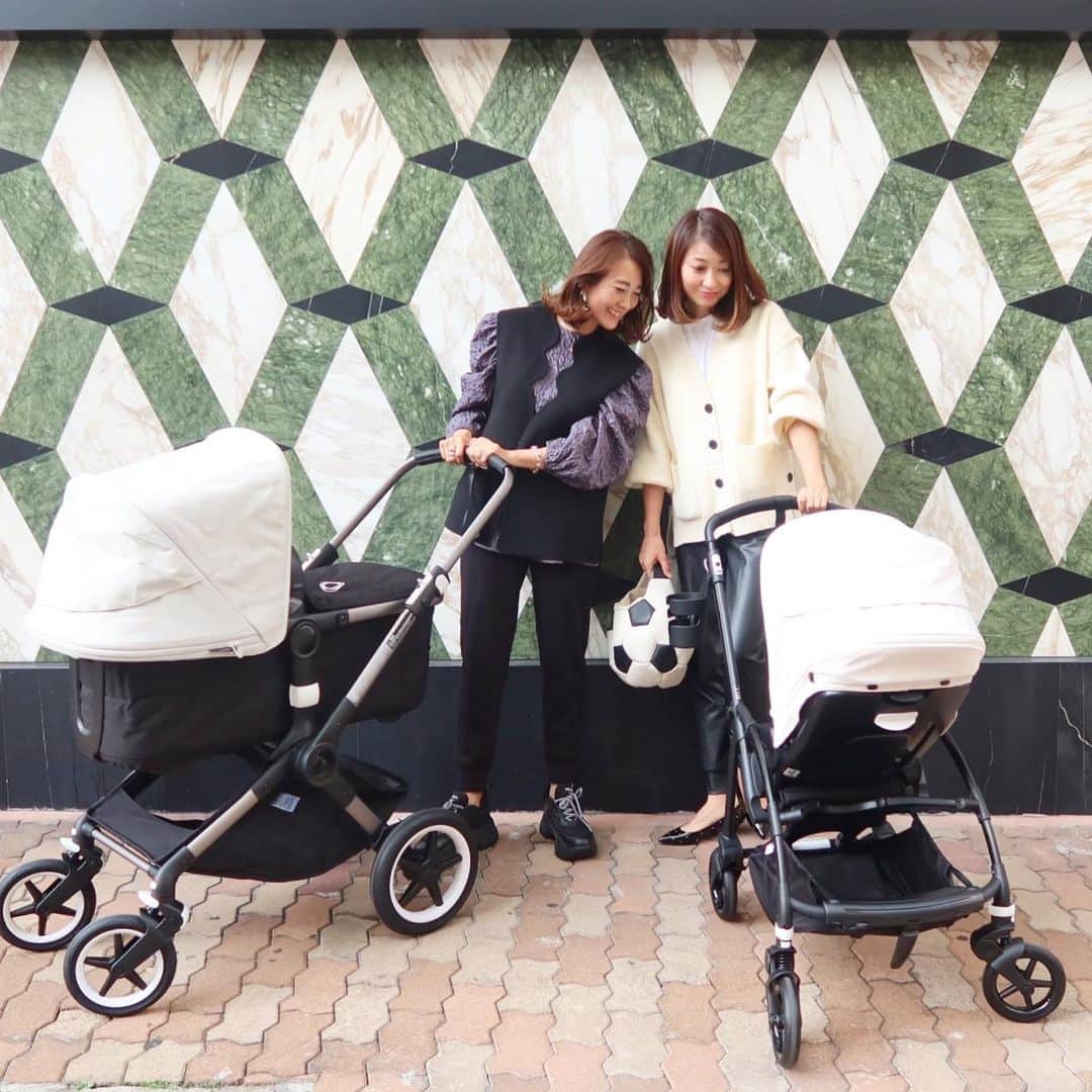 Mai Wakimizuのインスタグラム：「junちゃんと同じタイミングでベビーカーを新調しました♡ずっと気になってたバガブー！私が選んだのは"ベビーカー界のロールスロイス"と言われているほど、乗り心地と快適さがピカイチのfox3!!個人的にはタイヤの白がお気に入りなのと、この大きめサイズに惹かれました♡店頭で組み立ててもらいそのままお持ち帰り。神戸阪急で開催しているバガブーpopup shopでゲットしました♡ #bugaboo#ベビーカー#mamalife」