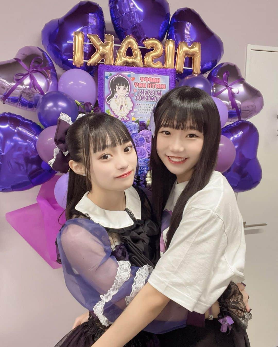 のインスタグラム：「ㅤㅤㅤㅤㅤㅤㅤㅤㅤㅤㅤㅤㅤ  ㅤㅤㅤㅤㅤㅤㅤㅤㅤㅤㅤㅤ‪ ‪୨୧🔮 み さ き 生 誕 祭 🔮୨୧ ㅤㅤㅤㅤㅤㅤㅤㅤㅤㅤㅤㅤㅤ #アイドル  #モデル #jk #jkブランド  #04 #06 #あいどる  #女子高生  #サブカル女子  #名古屋  #おーえすけー #夢乃心咲 #ゆめのん  #蒼井湊 #あおみな #あおみにゃ #花束 #flower #紫 #青 #blue #purple  #衣装 #スタフラ  #生誕祭」