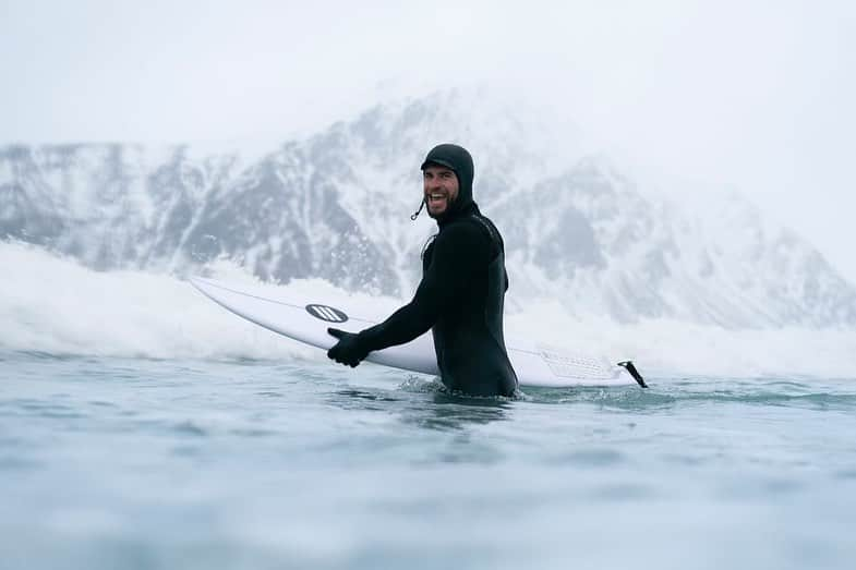 リアム・ヘムズワースさんのインスタグラム写真 - (リアム・ヘムズワースInstagram)「A couple icy cold snaps from @craigparryphotography during the shooting of #limitlesswithchrishemsworth @natgeotv @disneyplus」11月21日 8時31分 - liamhemsworth