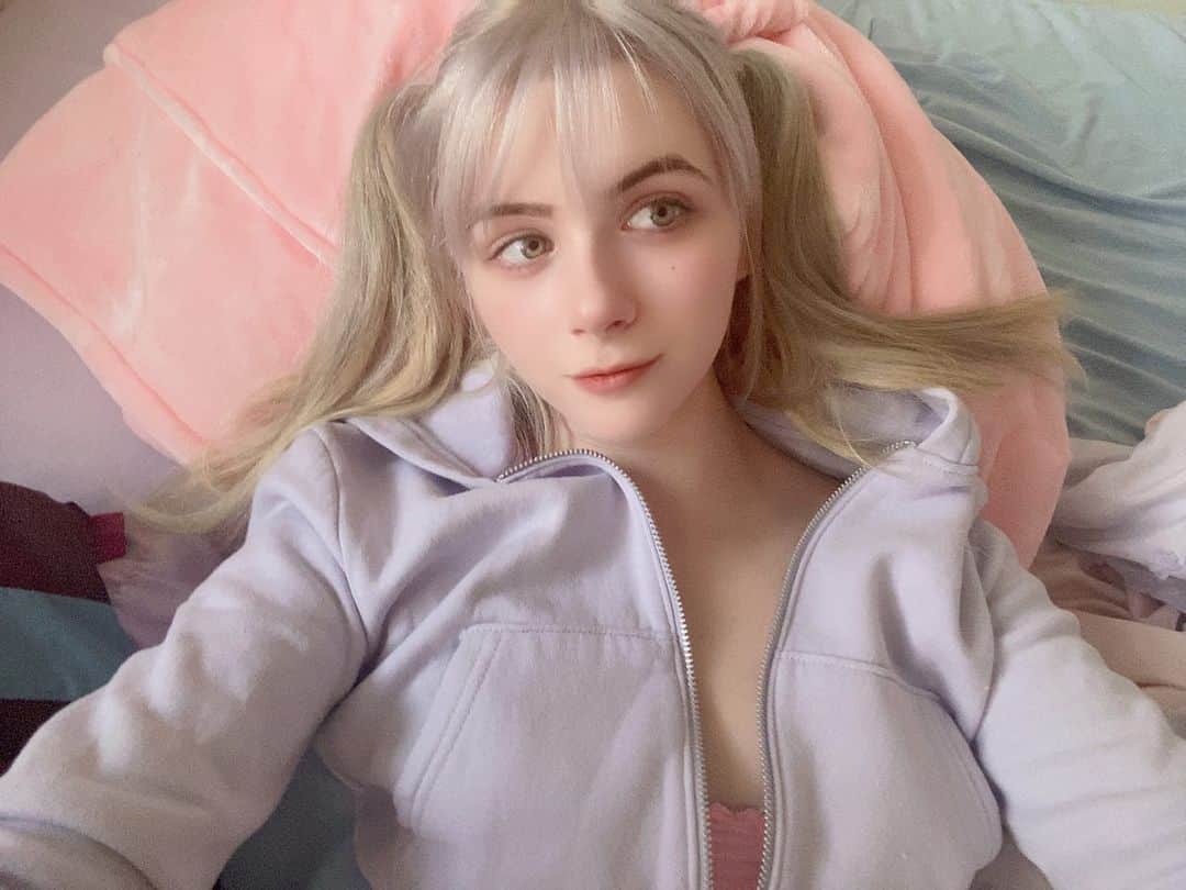Hirari Ann（ヒラリー アン）のインスタグラム：「Your Blondie internet girlfriend. 💕  I just receive subscription status on Instagram! It’s $5 a month. I’ll be using this instead of only lads so please join :)  There is a button on my profile. 🥰 I’ll be posting some secret stuff for subs only. 💕😚」