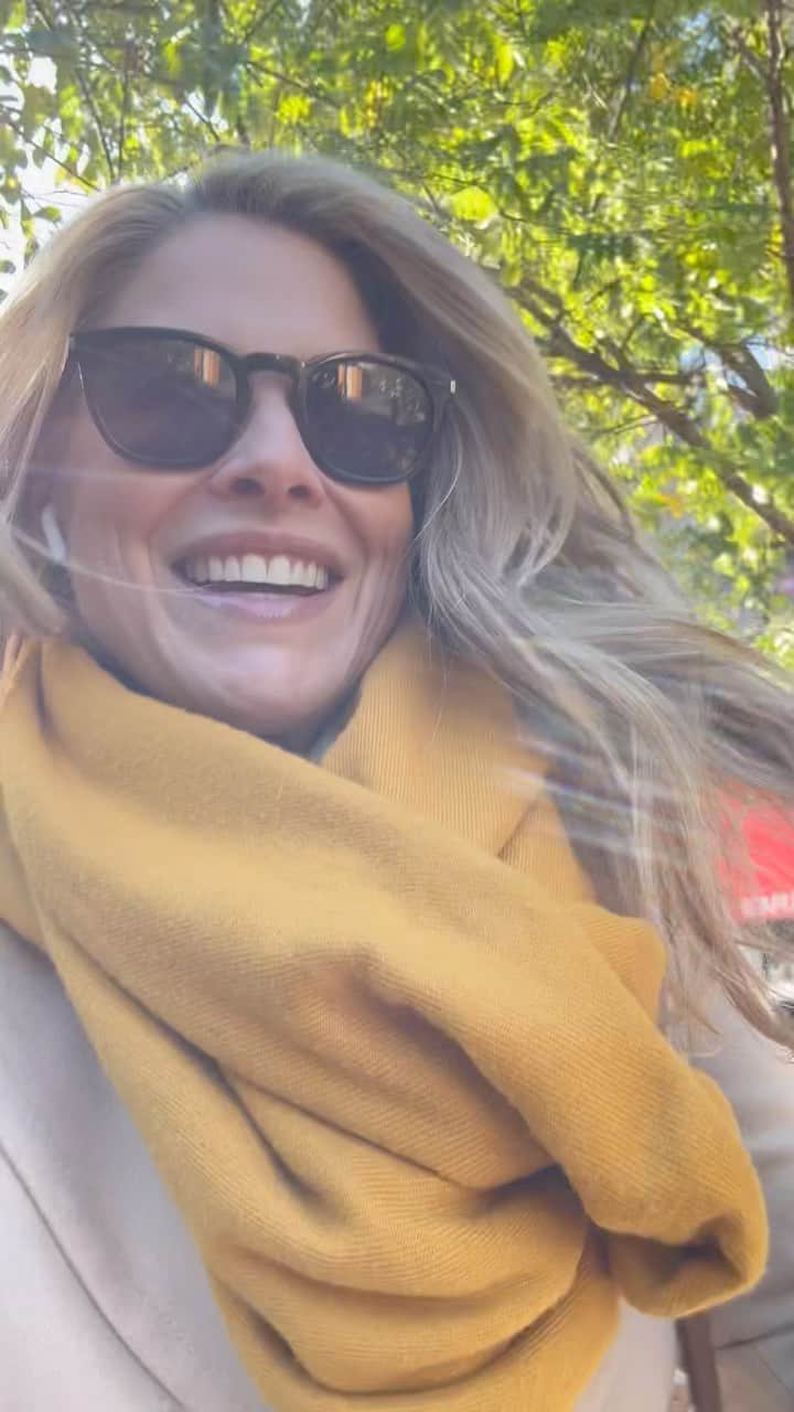 アリ・ラーターのインスタグラム：「Let’s hear it for NY! So many amazing moments in my life have happened in this city. It is so ALIVE! Until the next time, my love. 💋」
