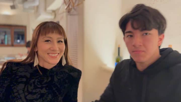 道端カレンのインスタグラム：「🎂  本日、Hugo18歳になりました！  私も母になって18年。  可愛い子ども達がいるから、いろんなこと頑張れます。  いつもありがとう😭❤️❤️❤️❤️❤️  お誕生日おめでとう🎉」